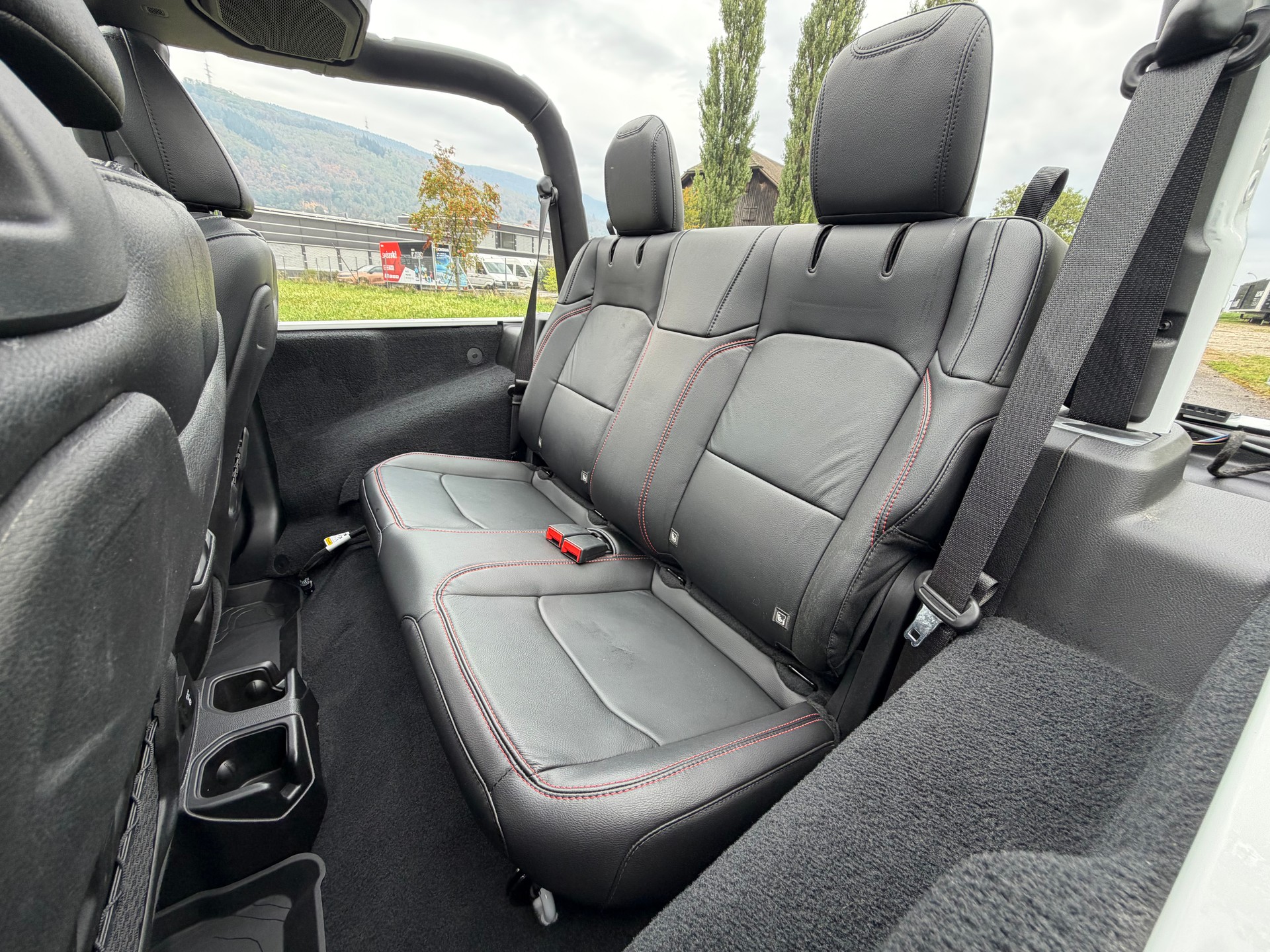 JEEP WRANGLER 2.2MJ RUBICON 4X4 "HÖHER + BREITER" ALLES MIT MFK !! VIEL UMGEBAUT !! FRISCH AB MFK !! AHK 2800 KG. MIT GRATIS SERVICE.-image-8