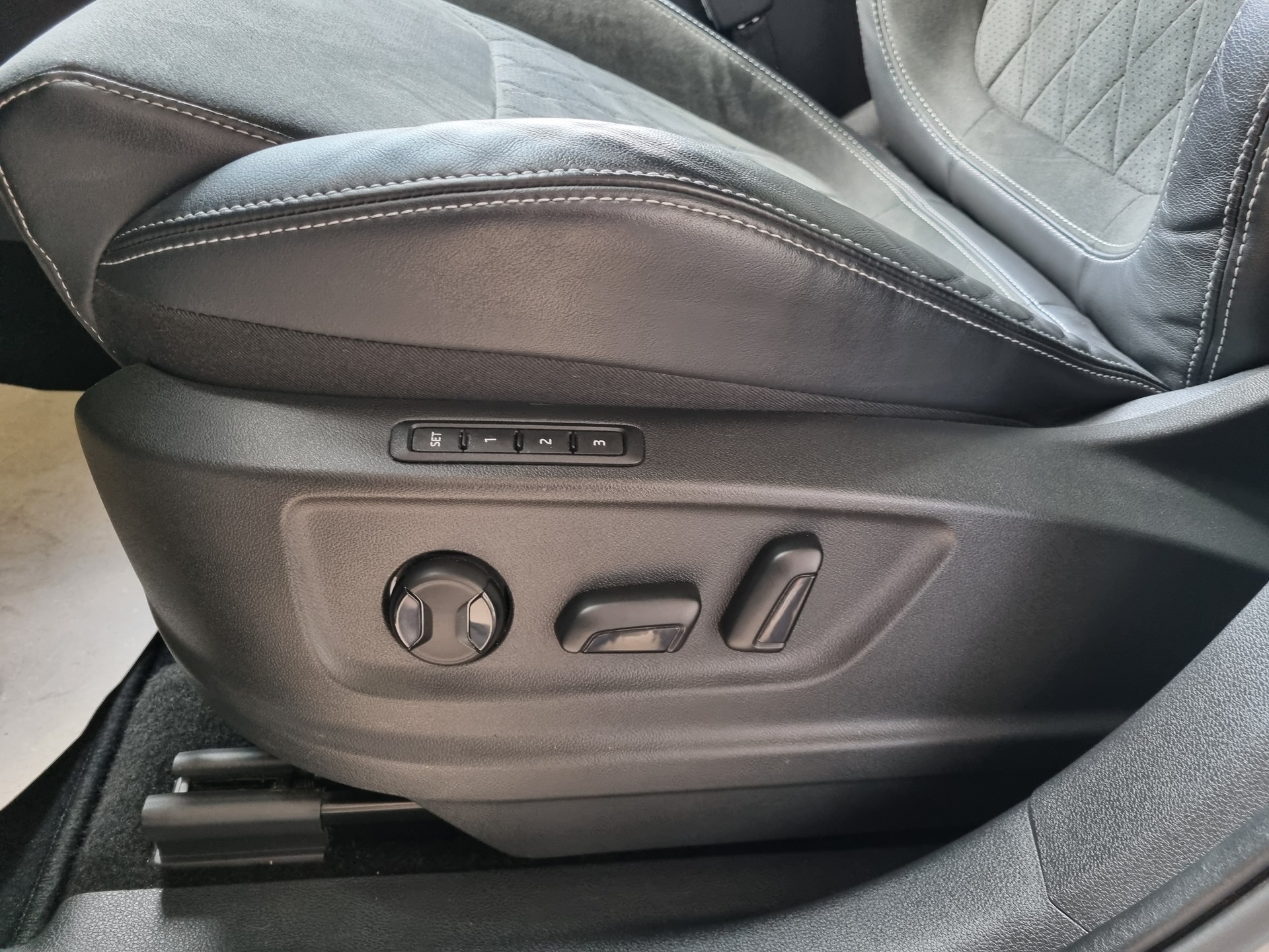 SKODA Kodiaq 2.0 TSI 4x4 SportLine-image-11