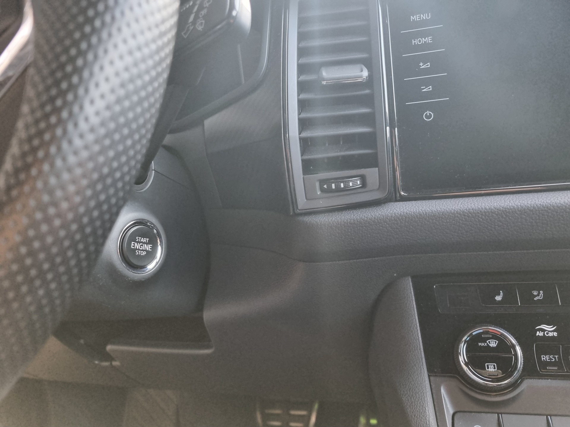 SKODA Kodiaq 2.0 TSI 4x4 SportLine-image-13