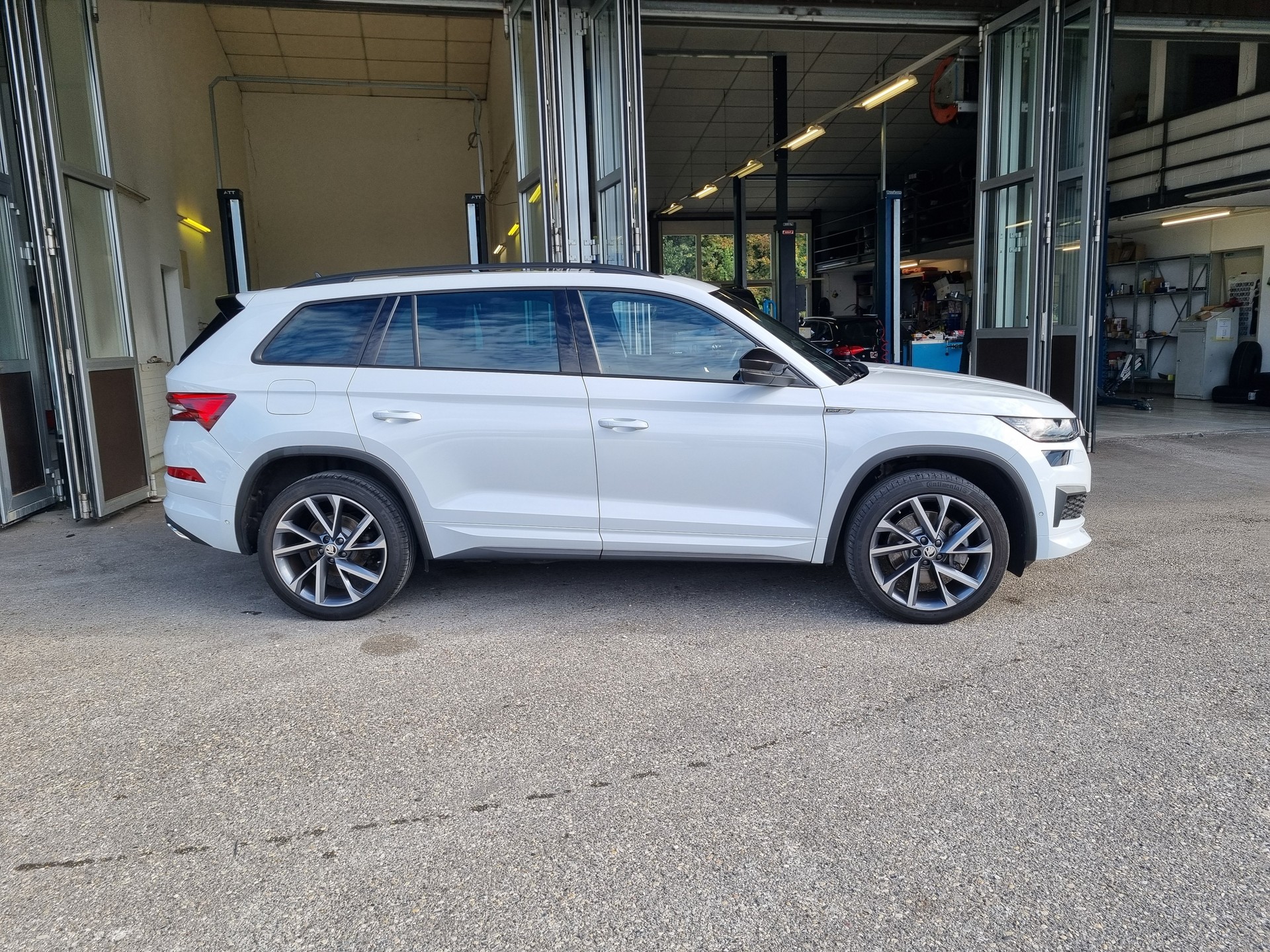 SKODA Kodiaq 2.0 TSI 4x4 SportLine-image-2