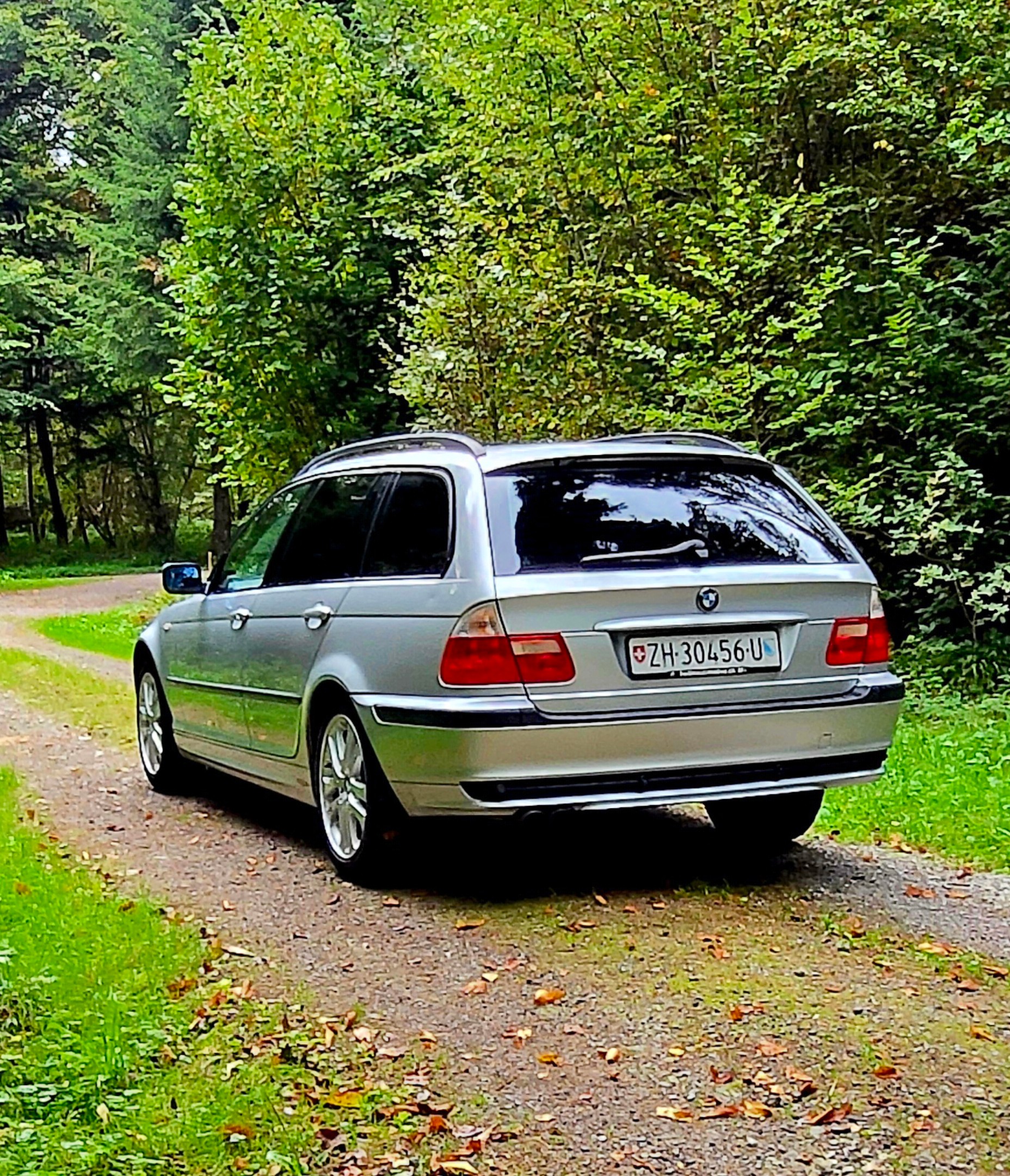 BMW 330xi Touring-image-11
