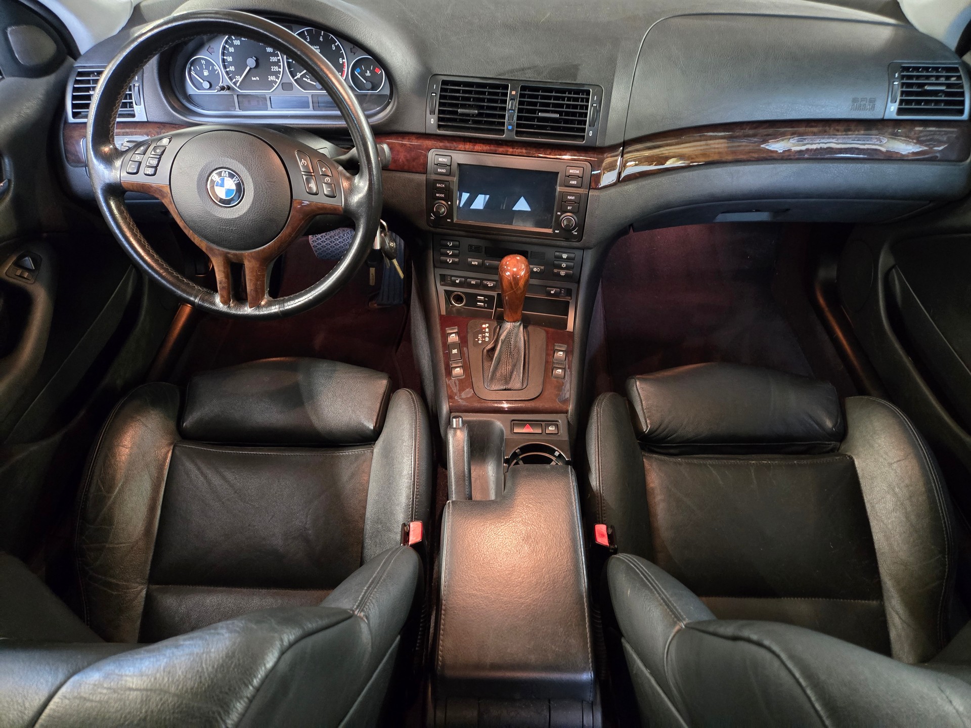 BMW 330xi Touring-image-6