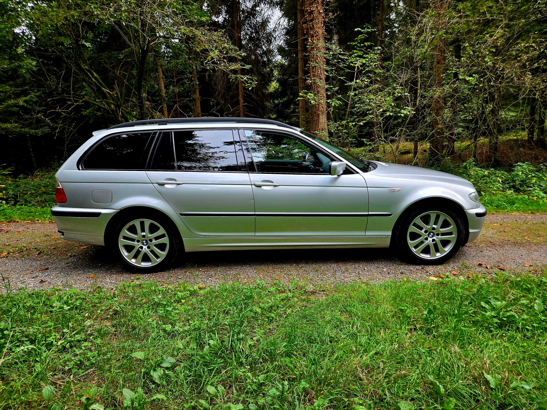 BMW 330xi Touring-image-2
