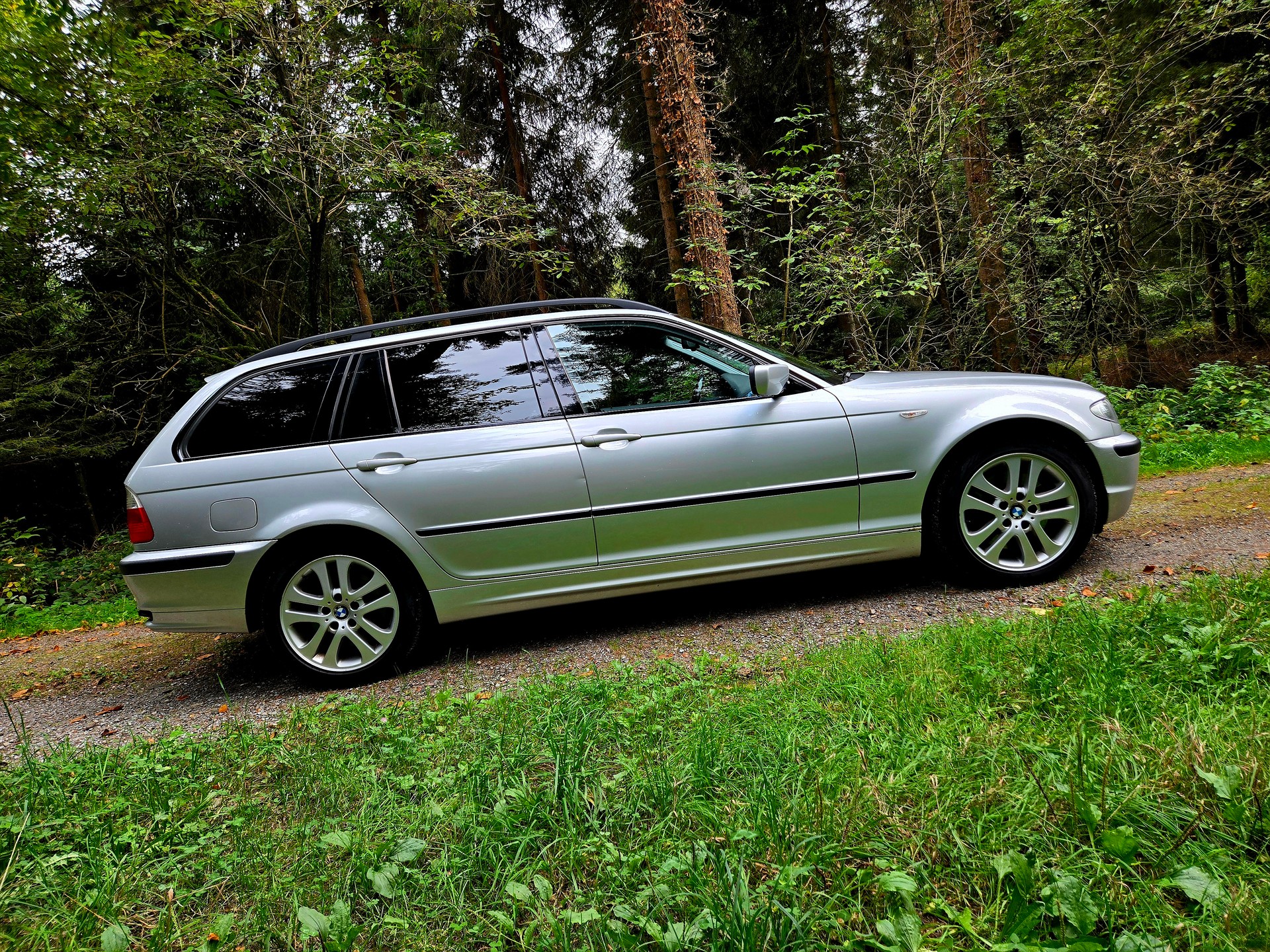 BMW 330xi Touring-image-12