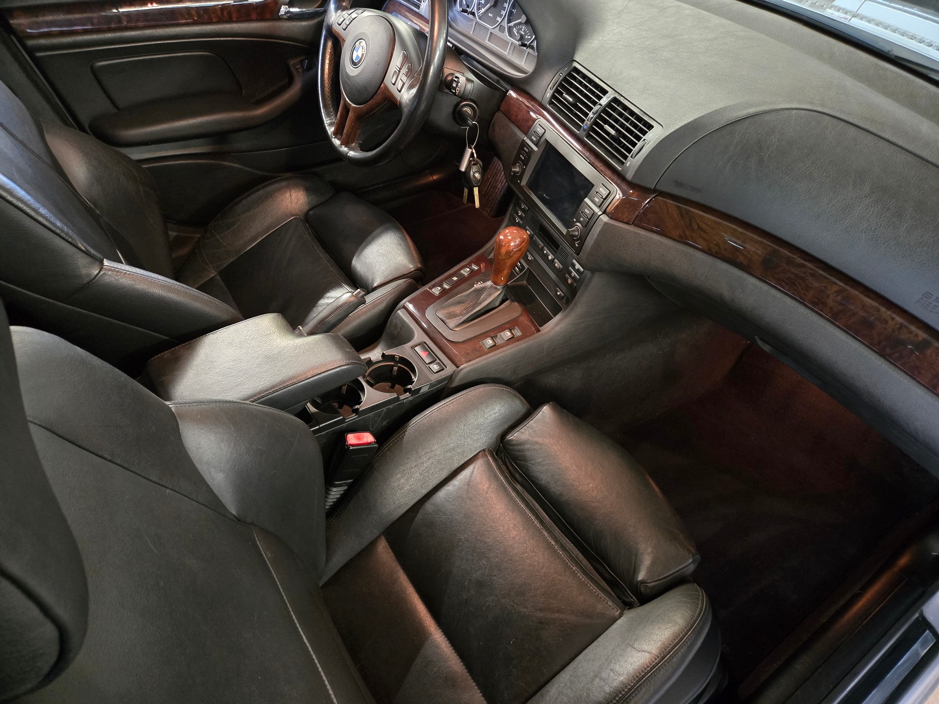 BMW 330xi Touring-image-7