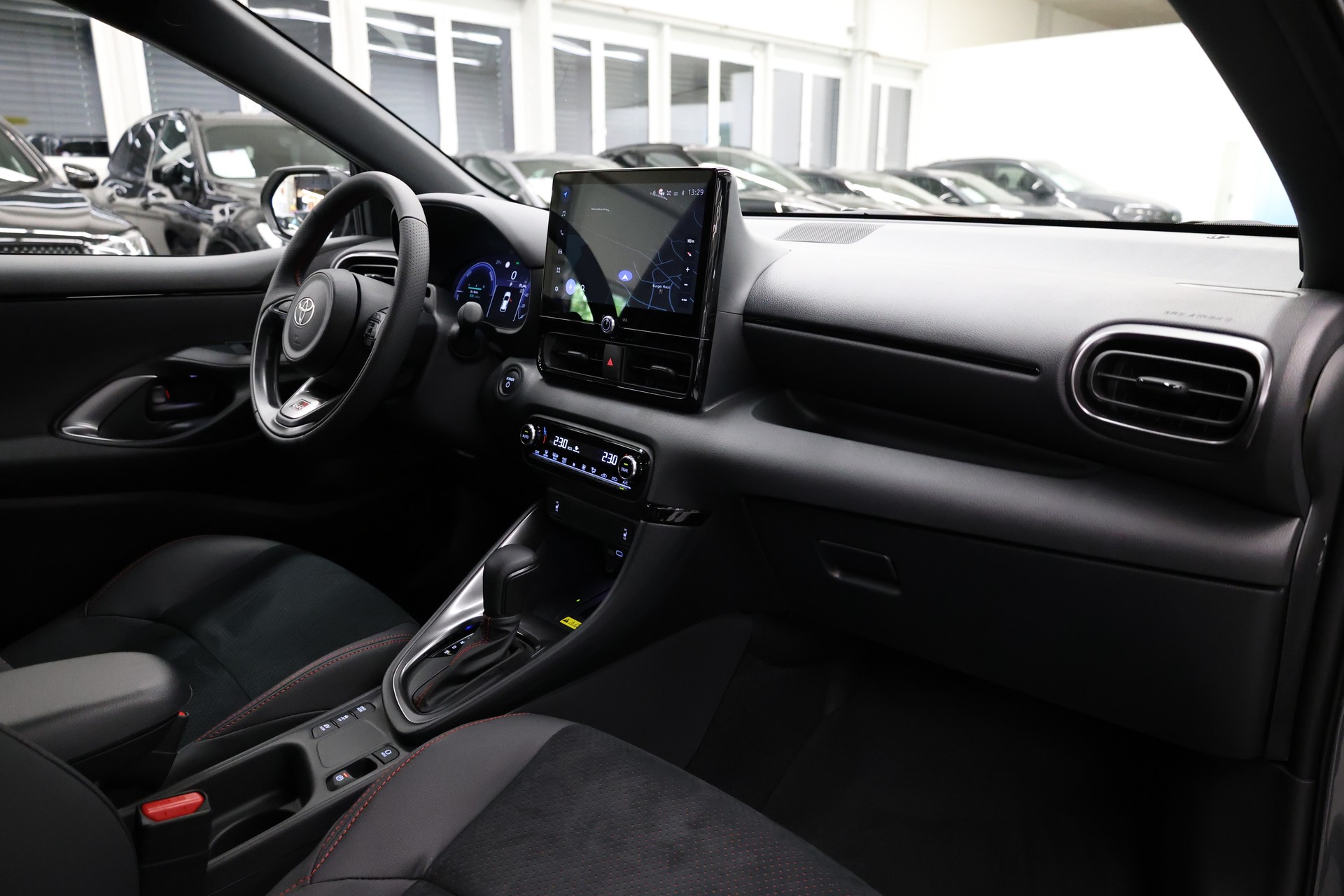 TOYOTA Yaris 1.5 VVT-i HSD GR Sport-image-26