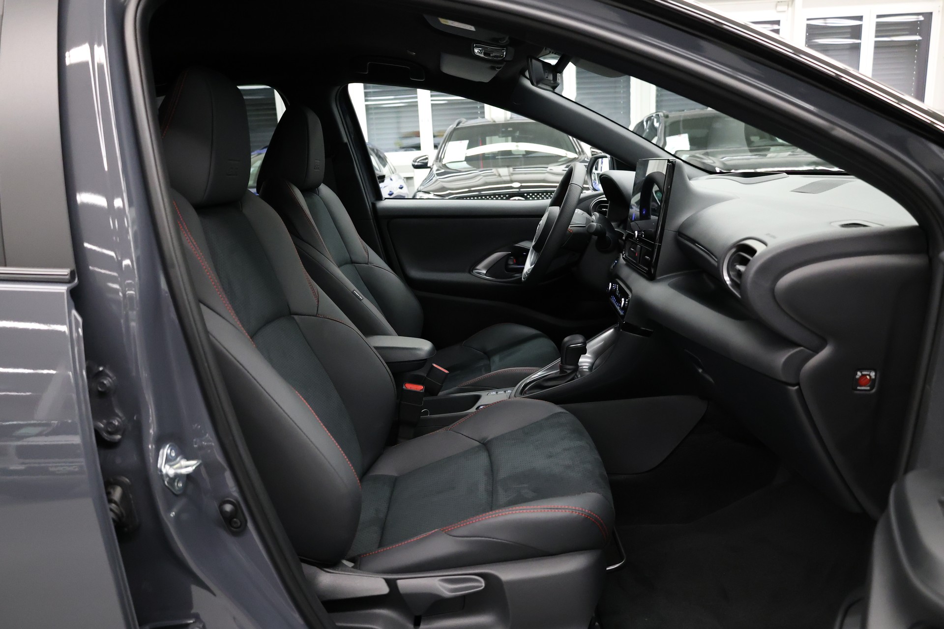 TOYOTA Yaris 1.5 VVT-i HSD GR Sport-image-24