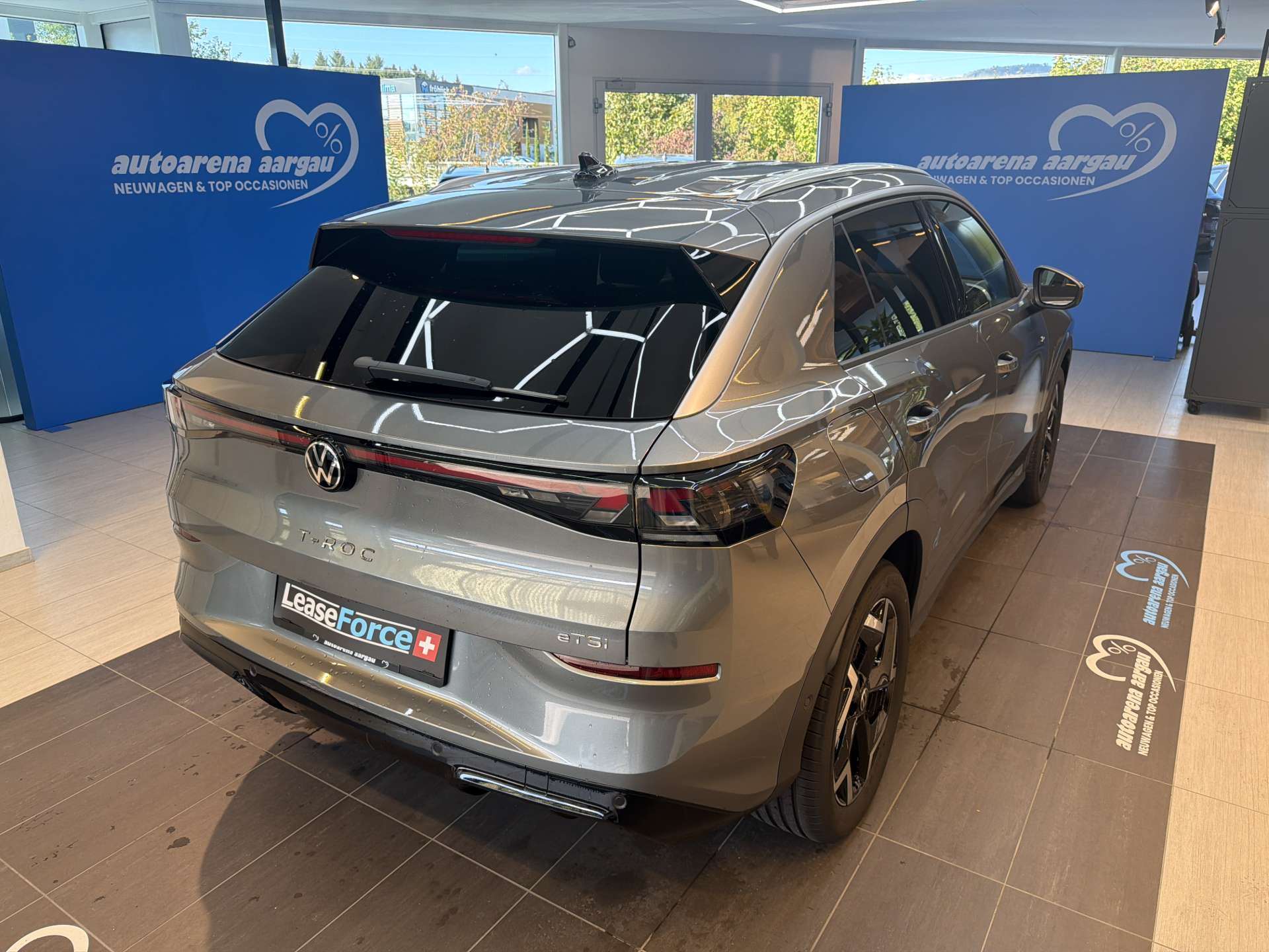 VW T-Roc 1.5 eTSi mHEV R-Line DSG-Automat-image-2