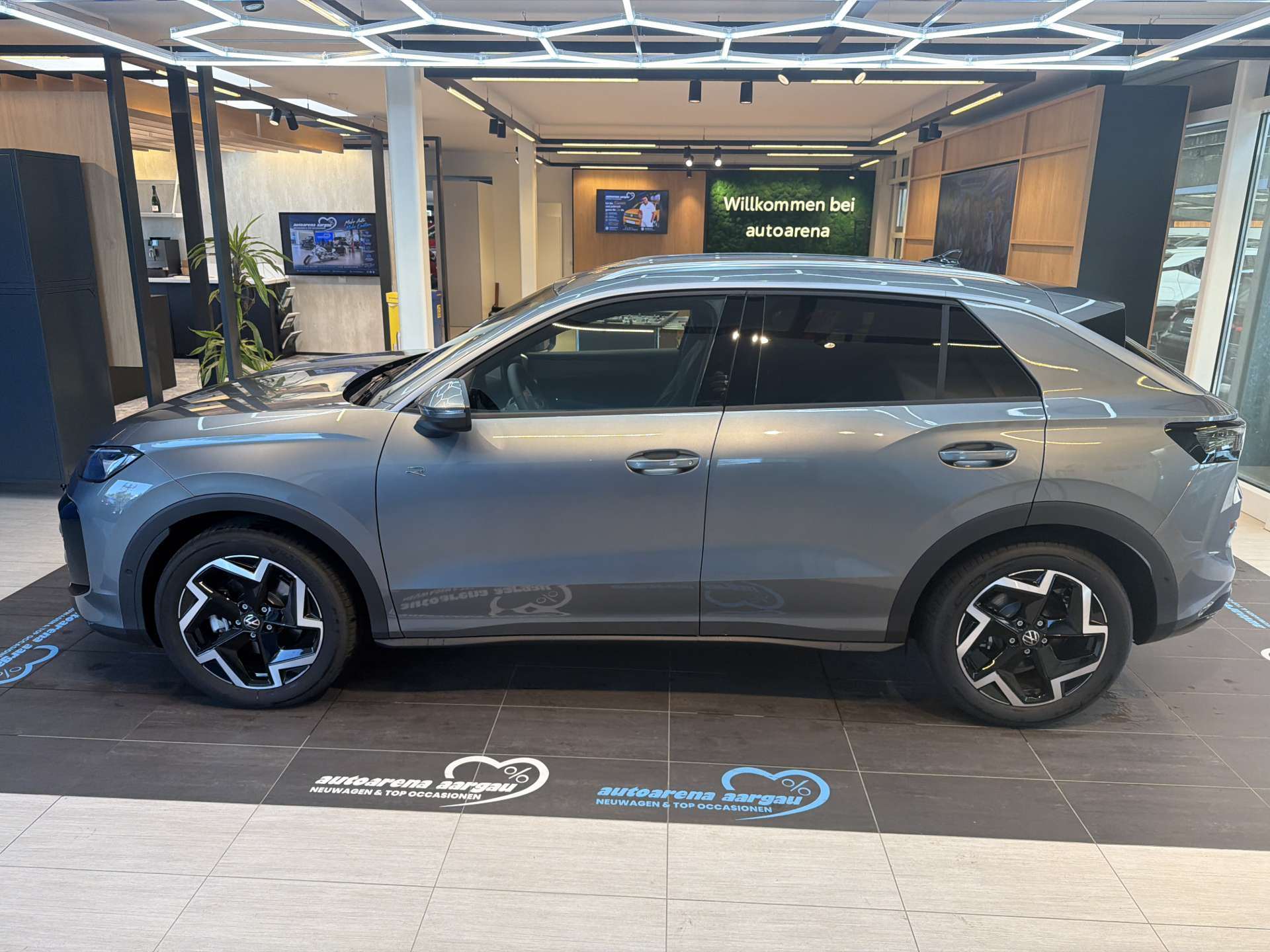 VW T-Roc 1.5 eTSi mHEV R-Line DSG-Automat-image-13