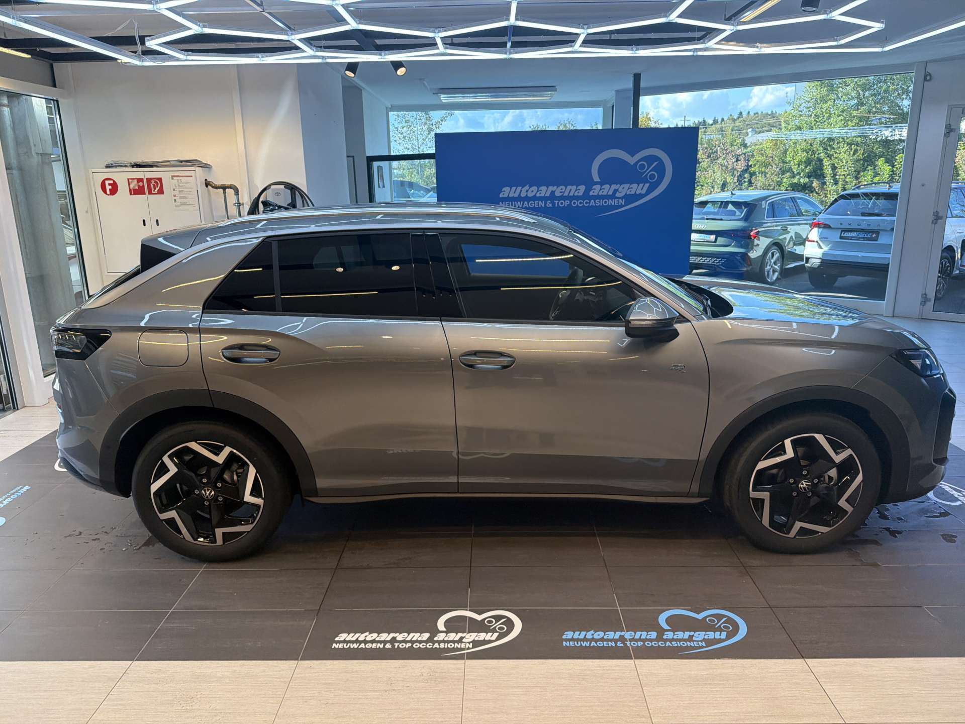 VW T-Roc 1.5 eTSi mHEV R-Line DSG-Automat-image-11