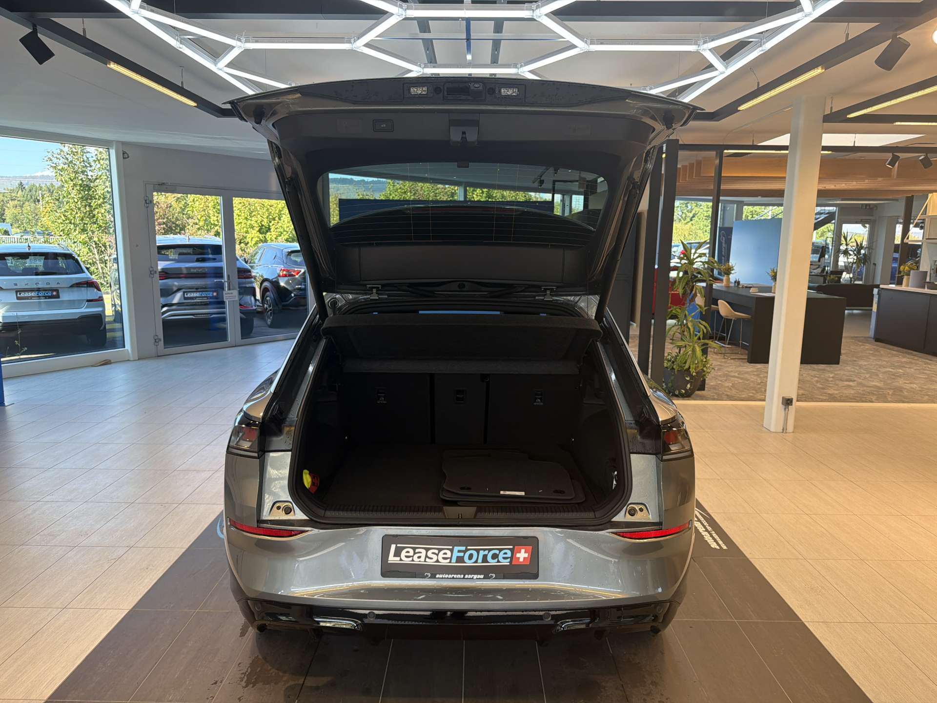 VW T-Roc 1.5 eTSi mHEV R-Line DSG-Automat-image-7