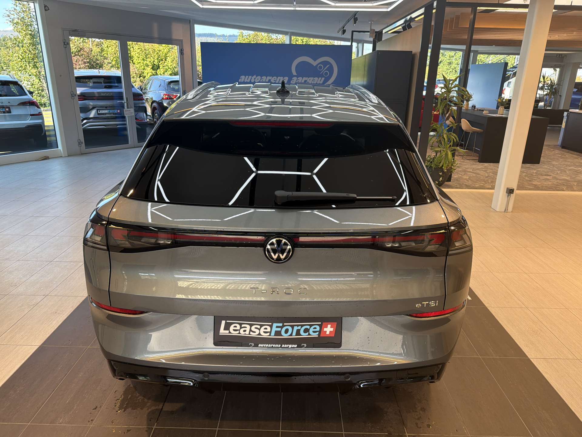 VW T-Roc 1.5 eTSi mHEV R-Line DSG-Automat-image-12