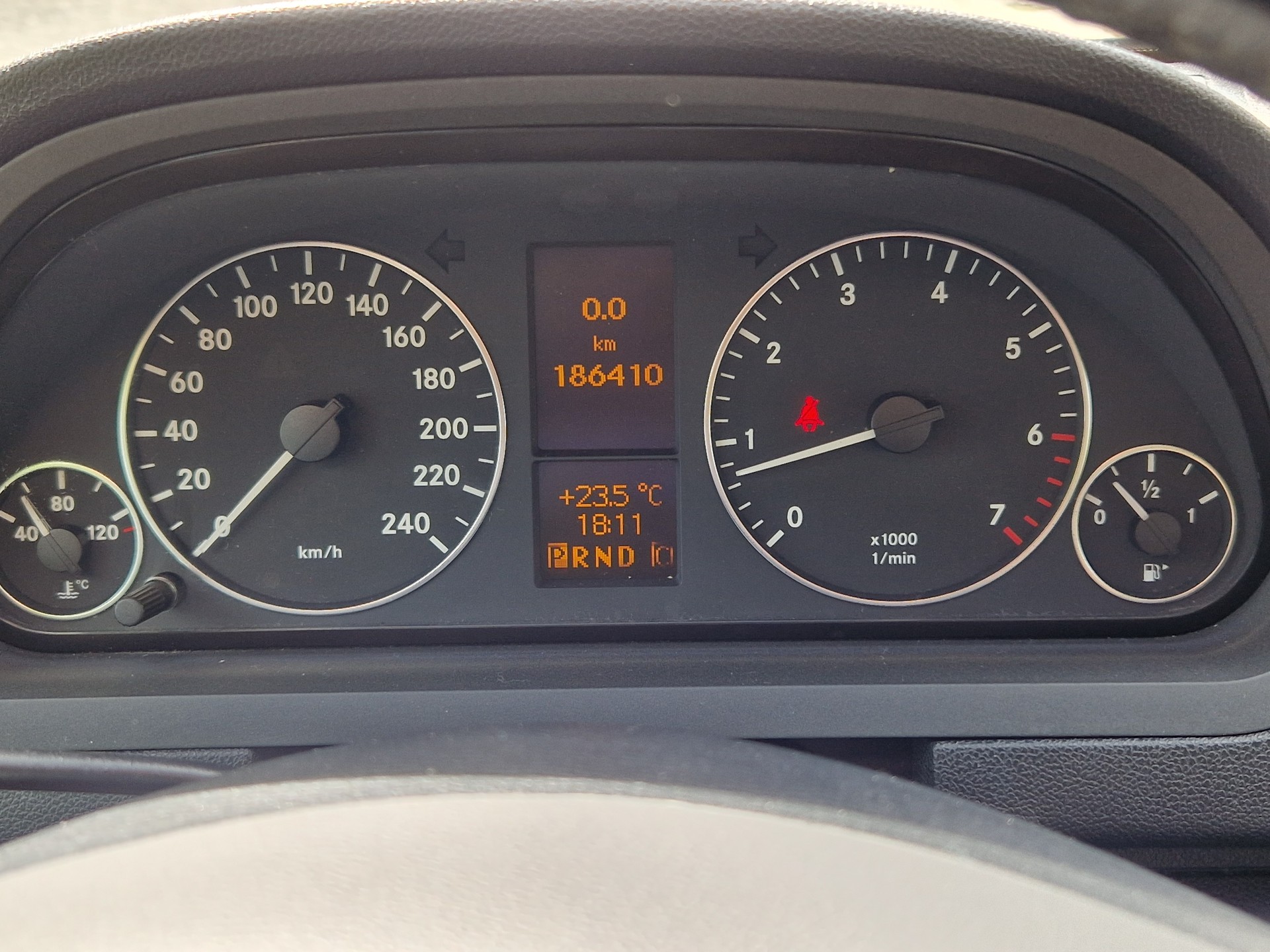 MERCEDES-BENZ A 170 Avantgarde Edition A-image-12