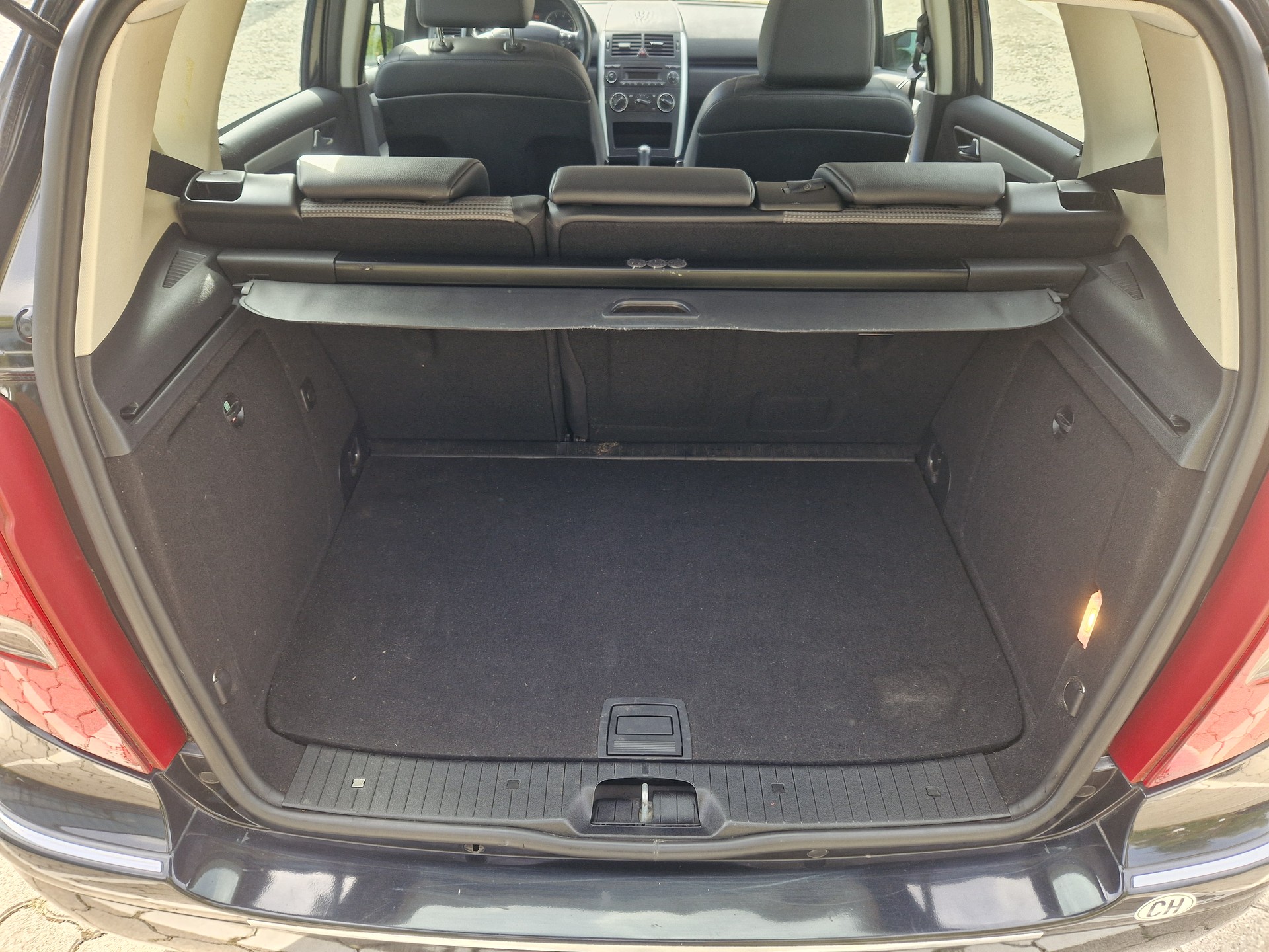 MERCEDES-BENZ A 170 Avantgarde Edition A-image-9