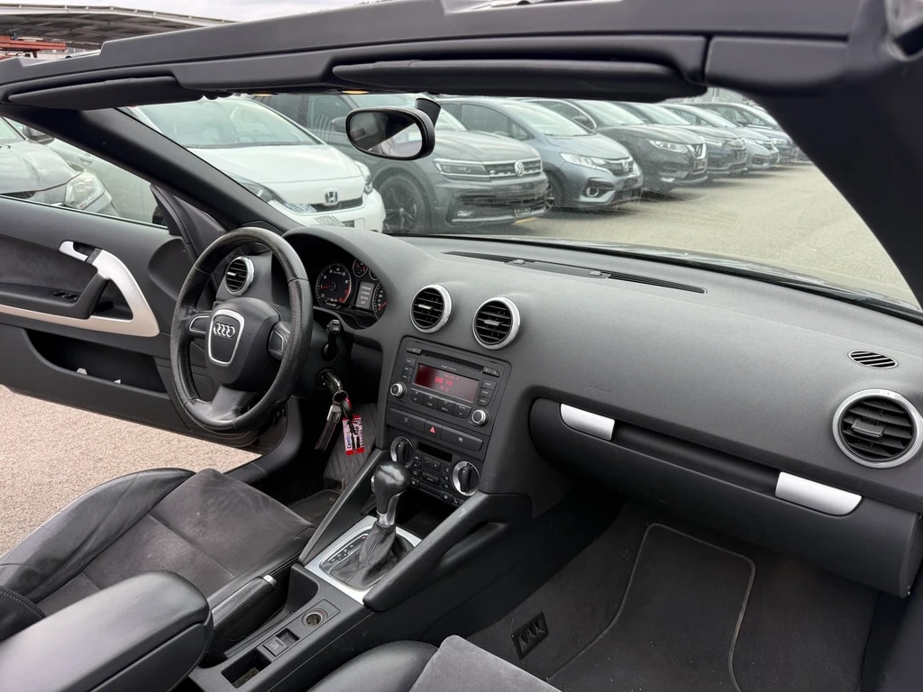 AUDI A3 Cabriolet 1.8 TFSI Ambition S-tronic-image-10