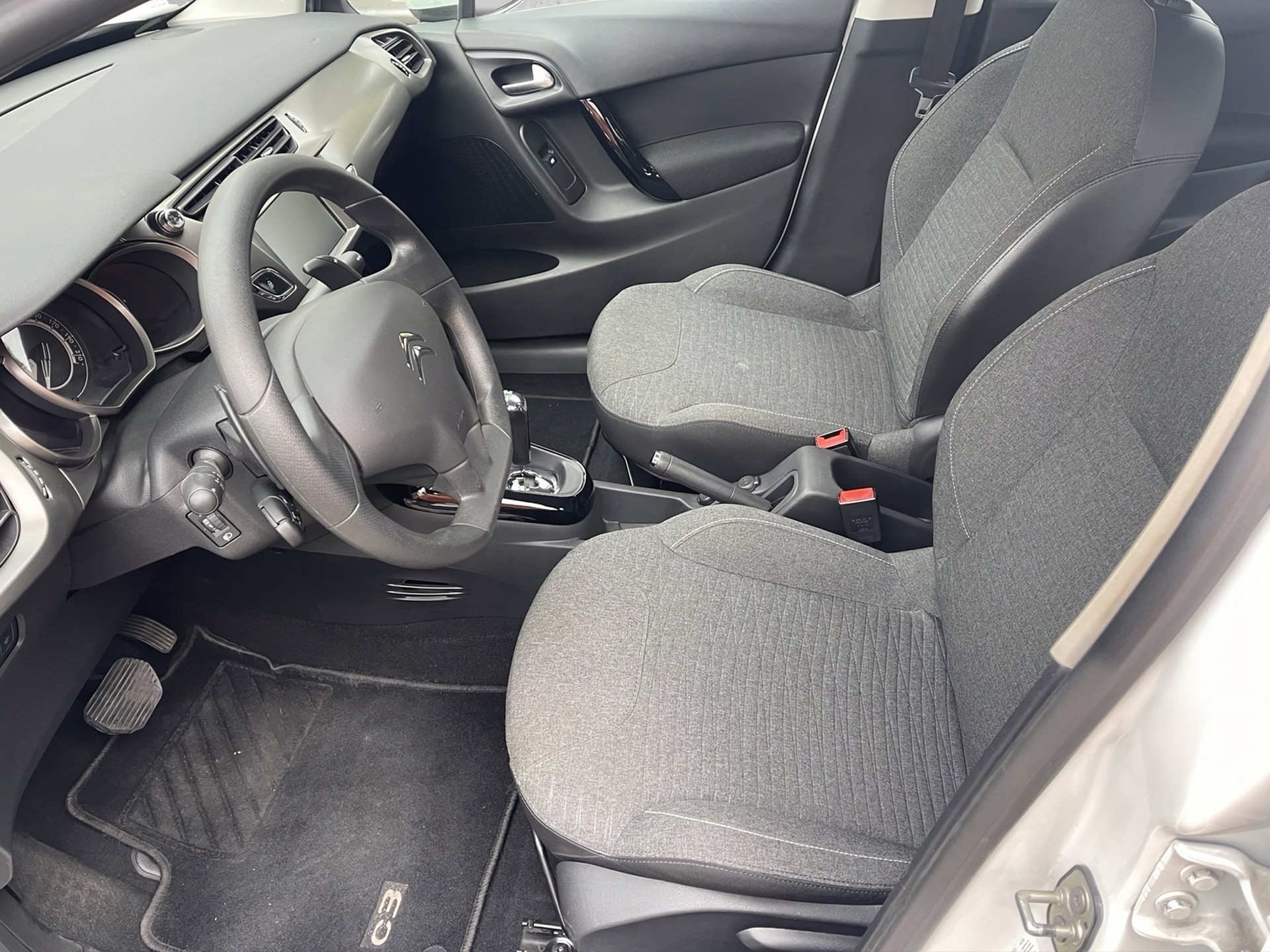 CITROEN C3 1.2i Exclusive ETG5-image-6