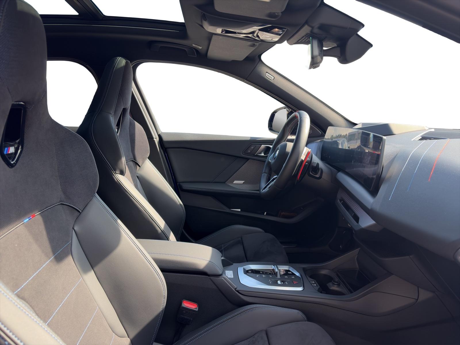 BMW M135i xDrive 50 Years Edition-image-15