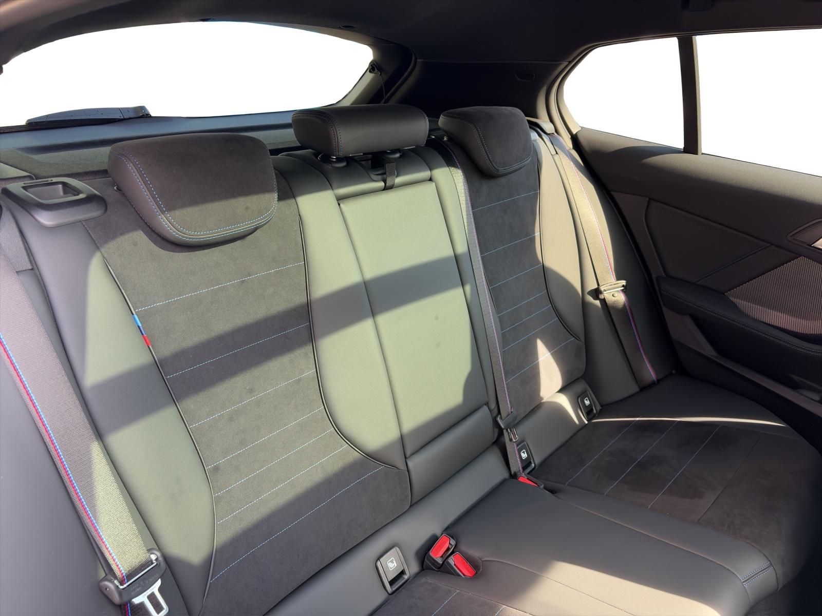 BMW M135i xDrive 50 Years Edition-image-16