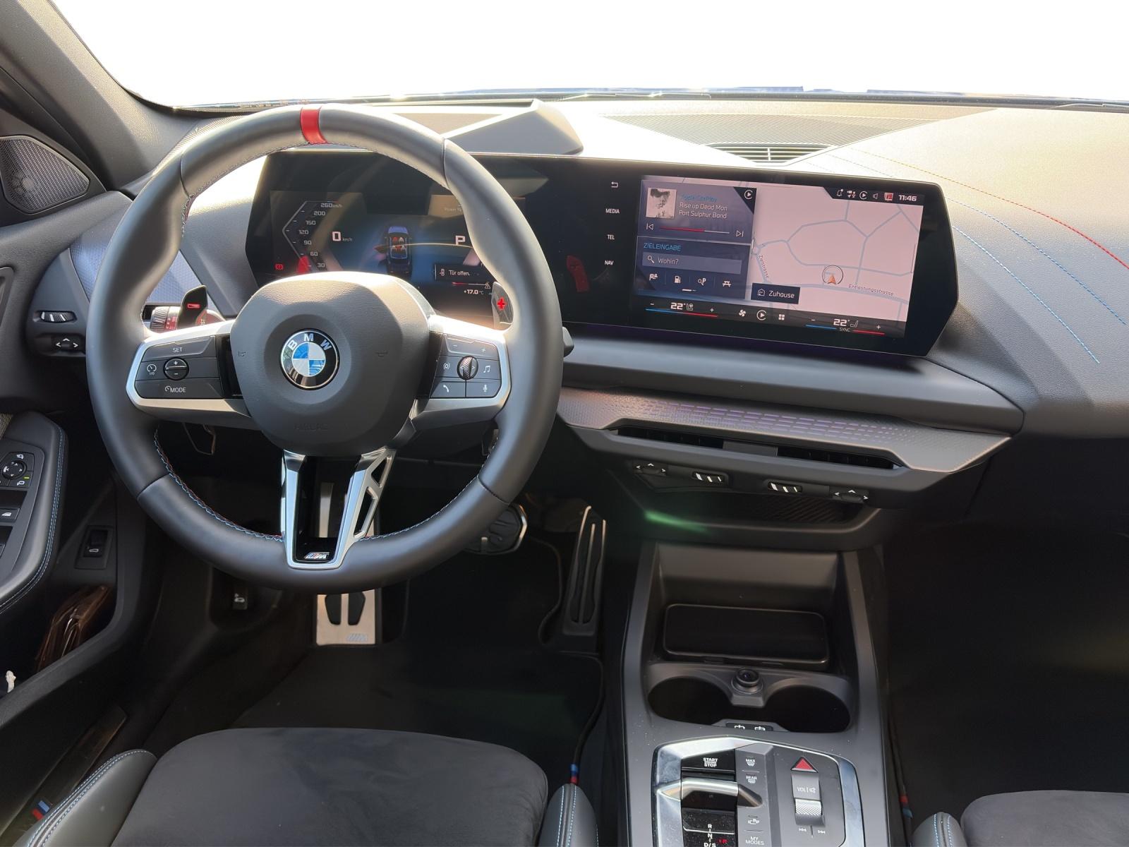 BMW M135i xDrive 50 Years Edition-image-12