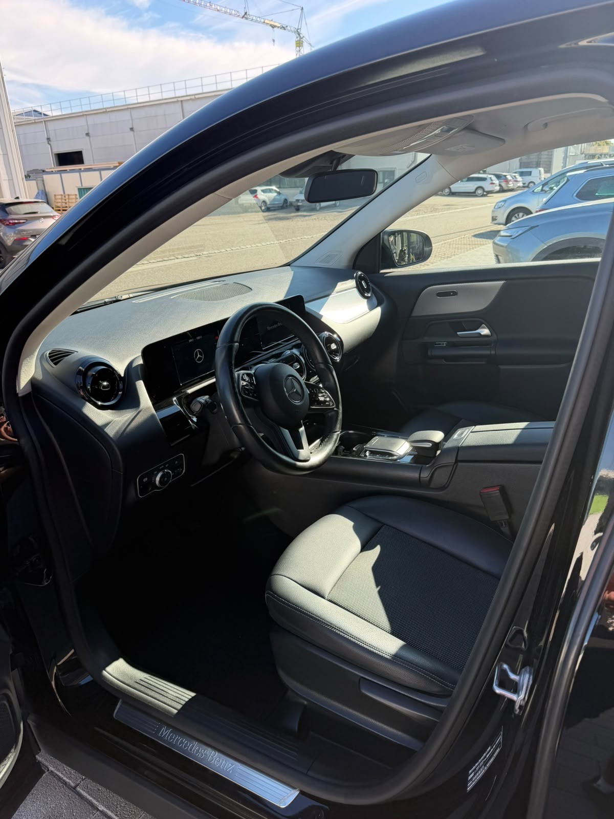 MERCEDES-BENZ GLA 200 7G-DCT-image-12
