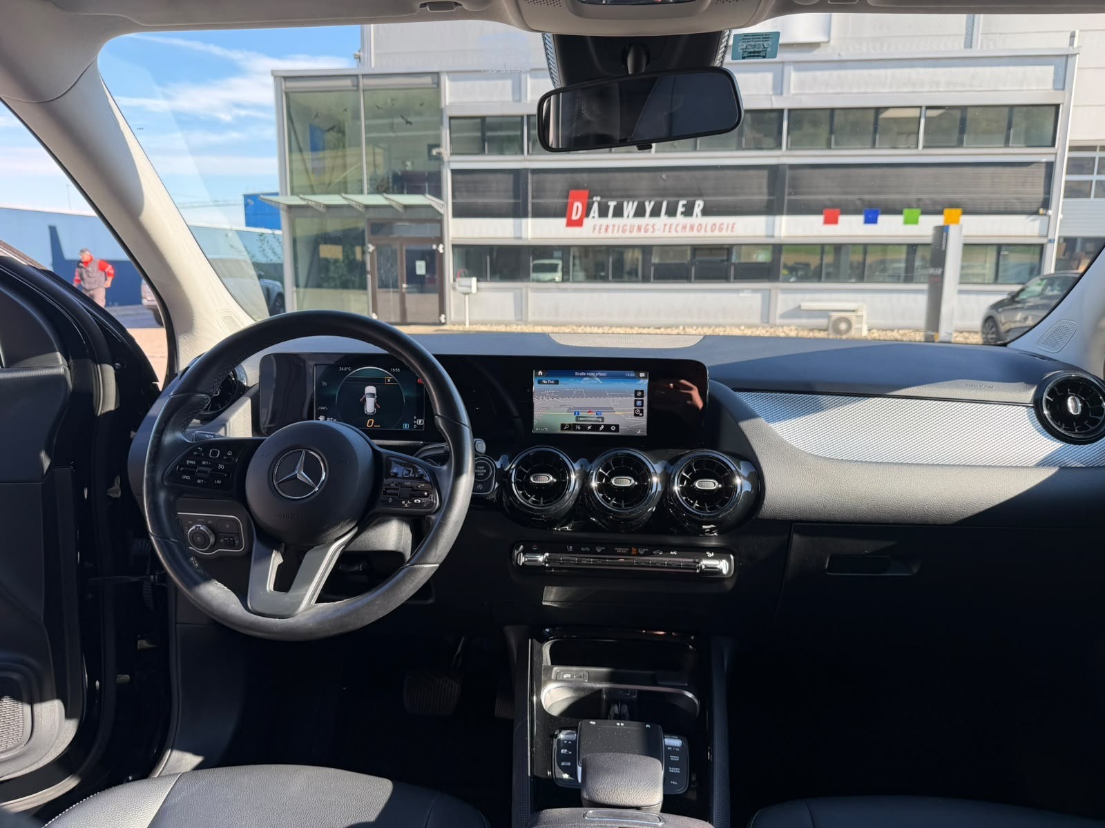 MERCEDES-BENZ GLA 200 7G-DCT-image-14
