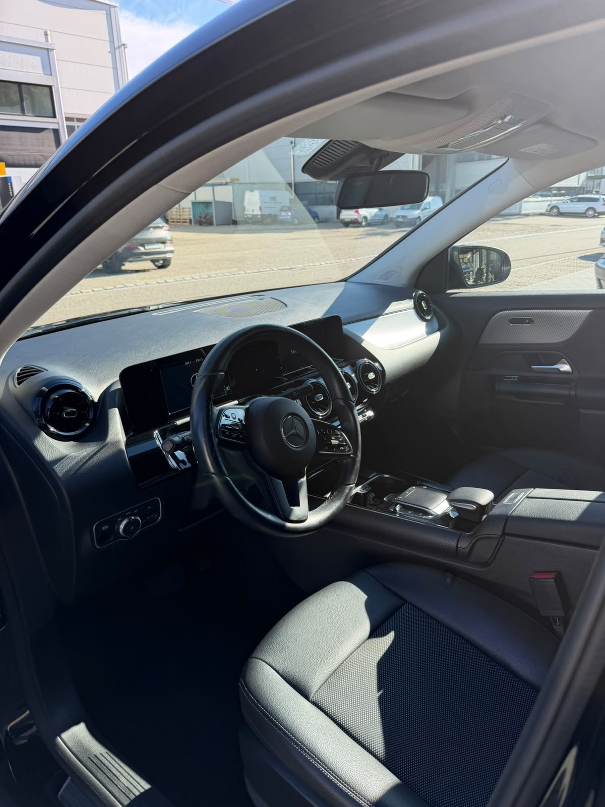 MERCEDES-BENZ GLA 200 7G-DCT-image-11