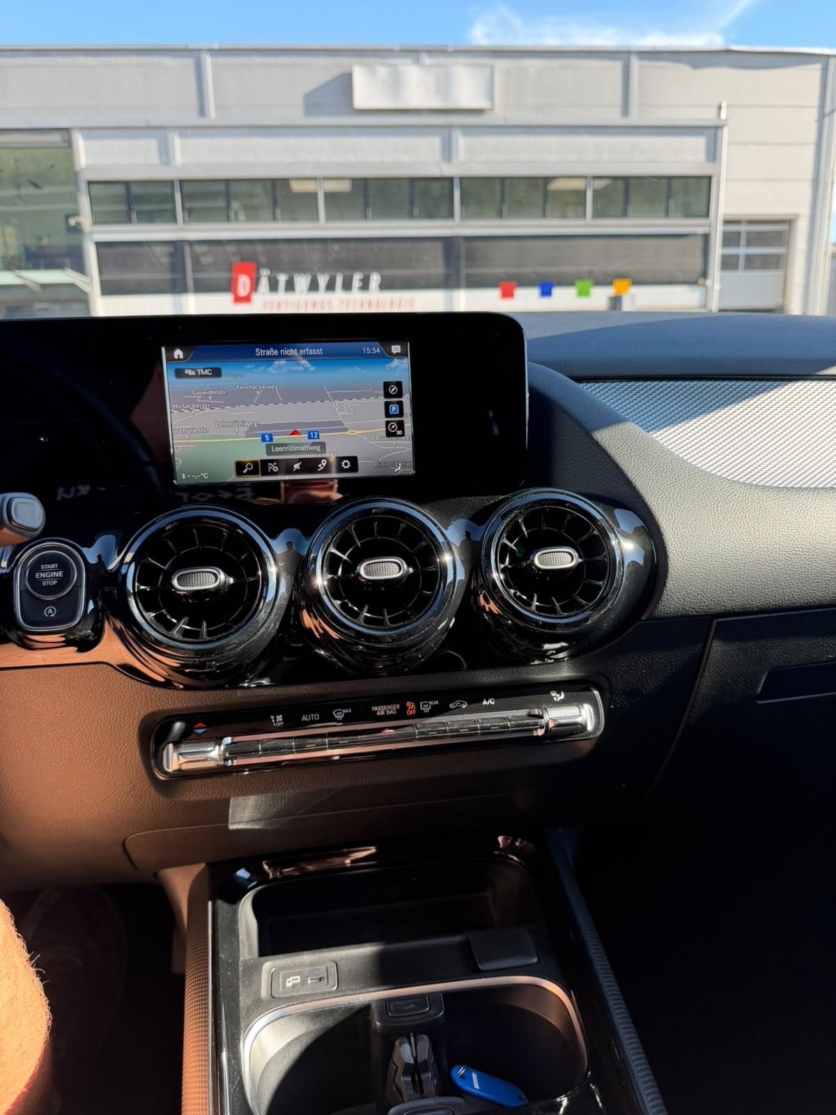 MERCEDES-BENZ GLA 200 7G-DCT-image-17