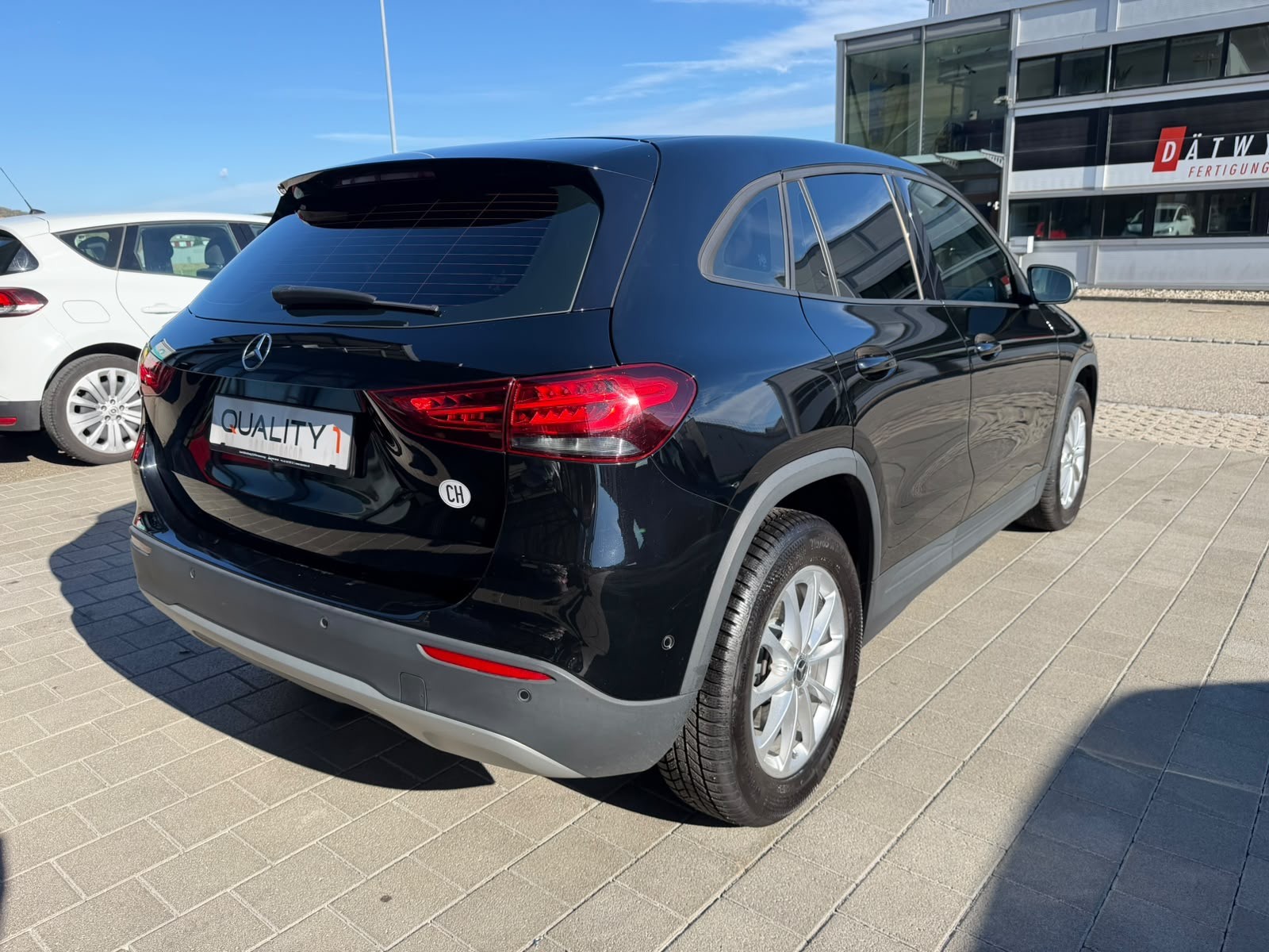MERCEDES-BENZ GLA 200 7G-DCT-image-6