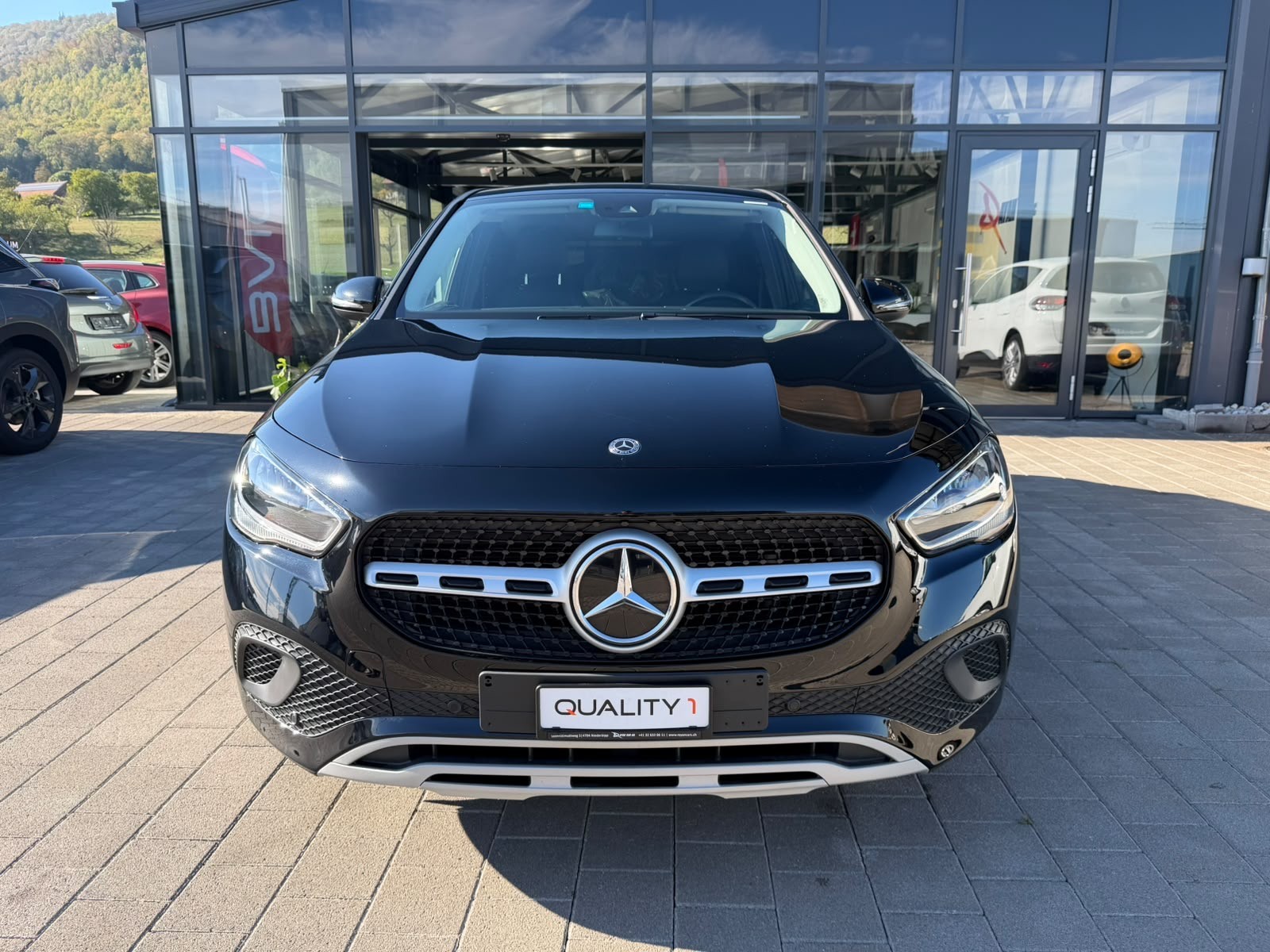 MERCEDES-BENZ GLA 200 7G-DCT-image-2