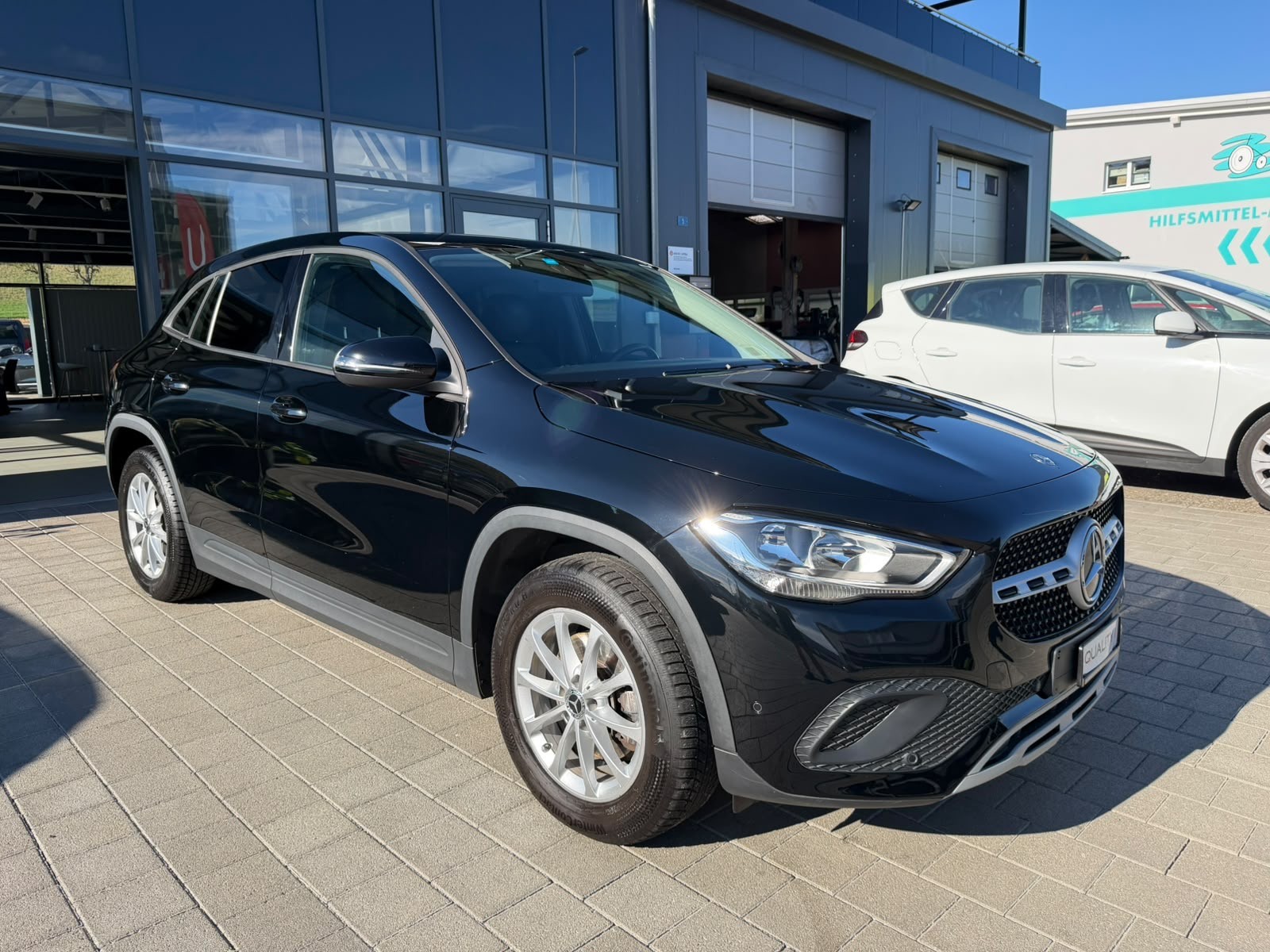 MERCEDES-BENZ GLA 200 7G-DCT-image-4