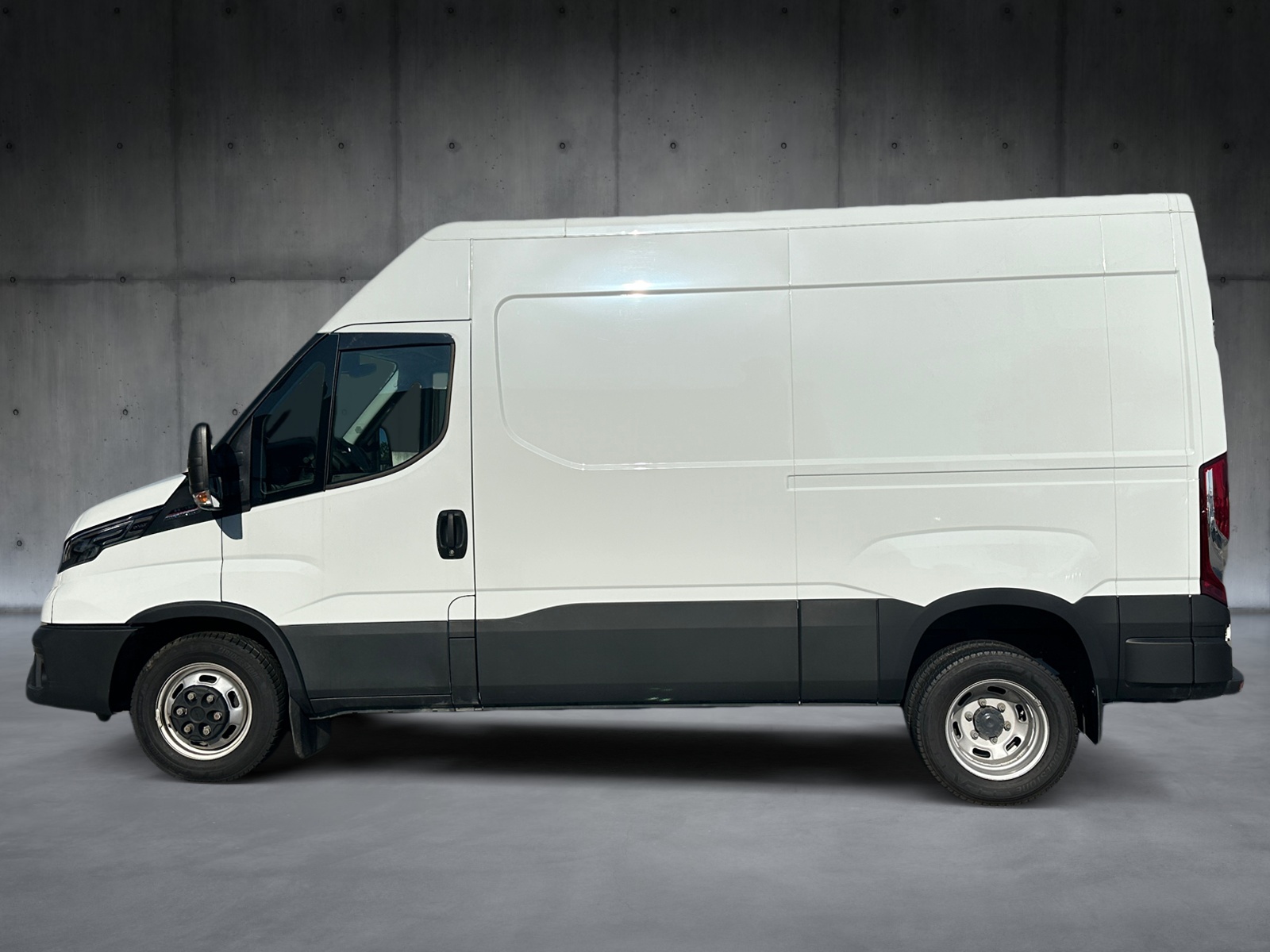 IVECO 35C18V Kasten-image-1