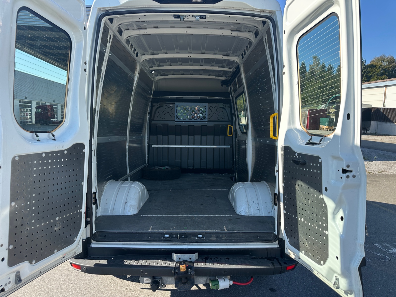 IVECO 35C18V Kasten-image-6