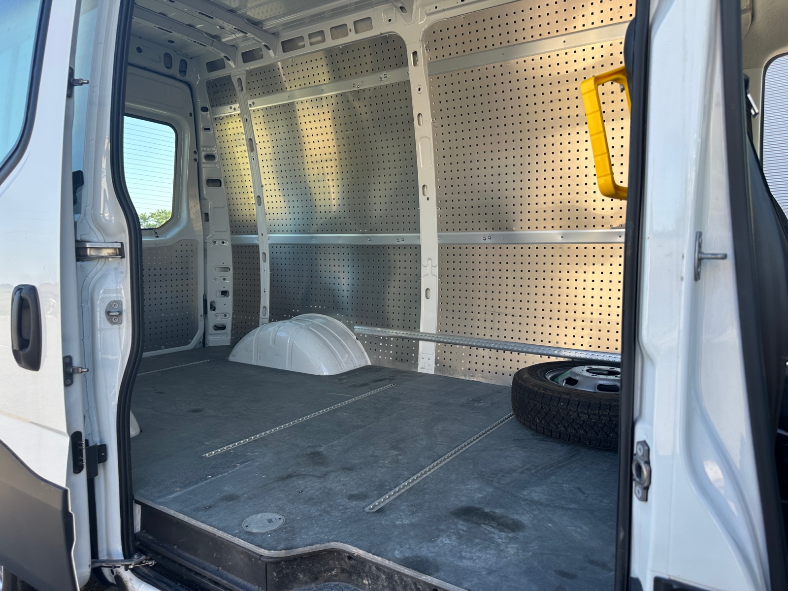 IVECO 35C18V Kasten-image-10