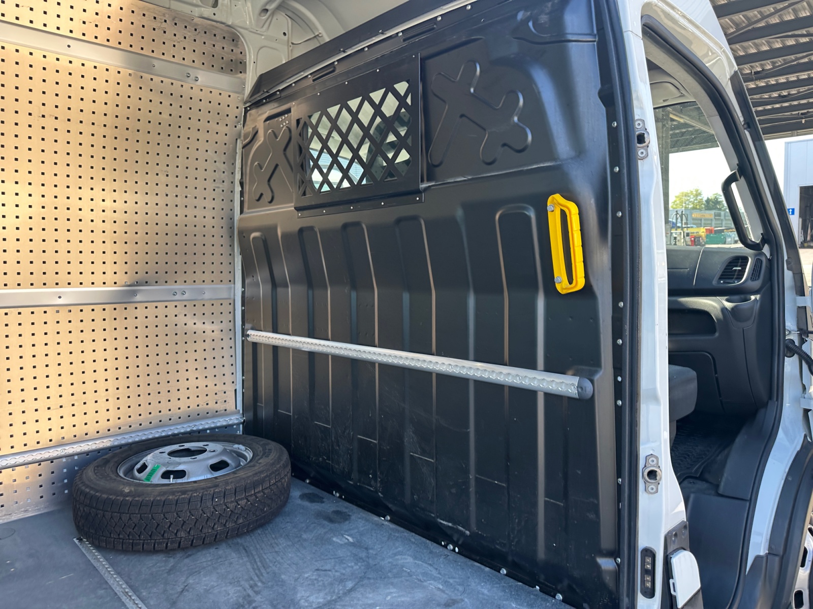 IVECO 35C18V Kasten-image-11