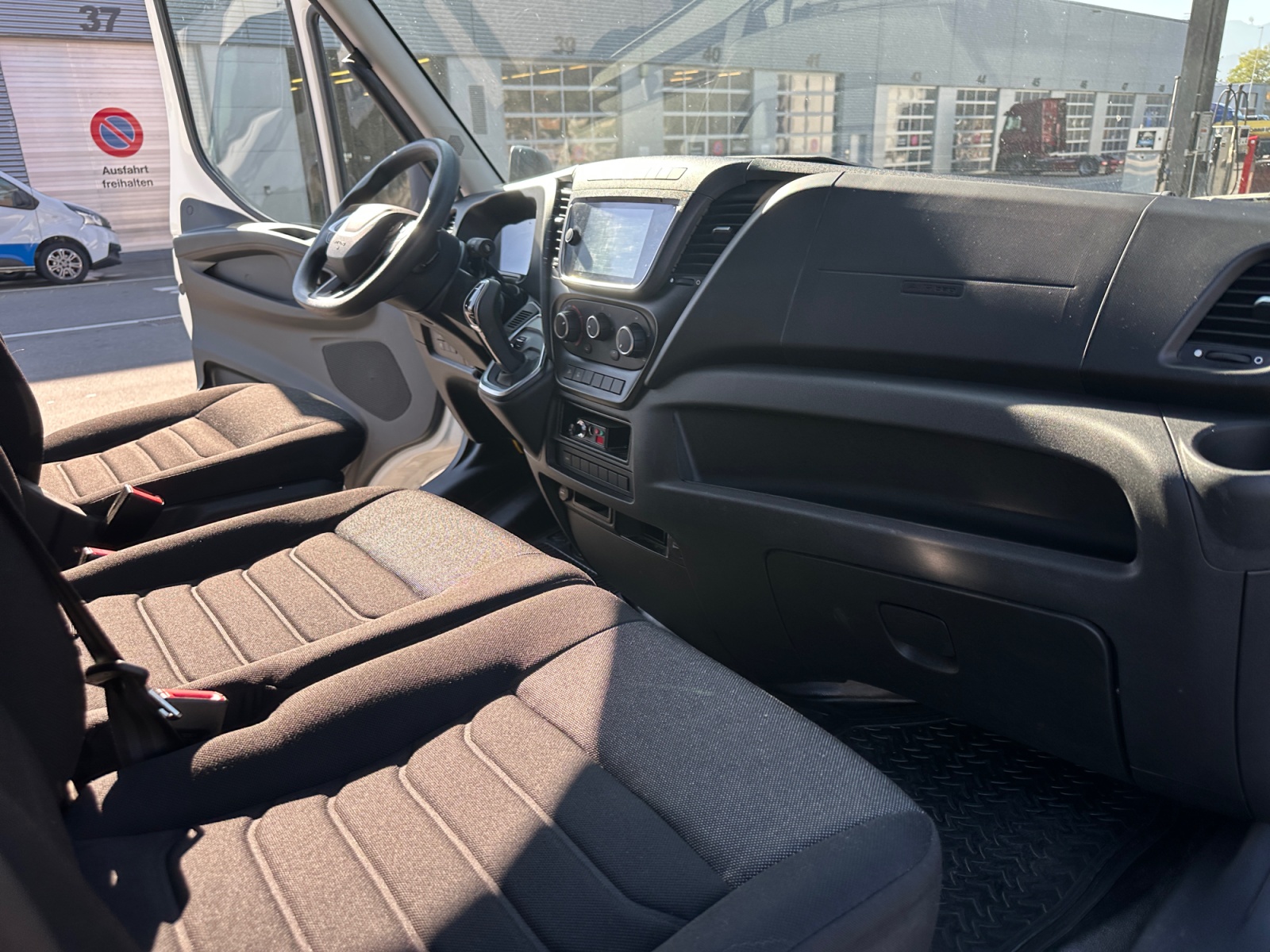 IVECO 35C18V Kasten-image-8