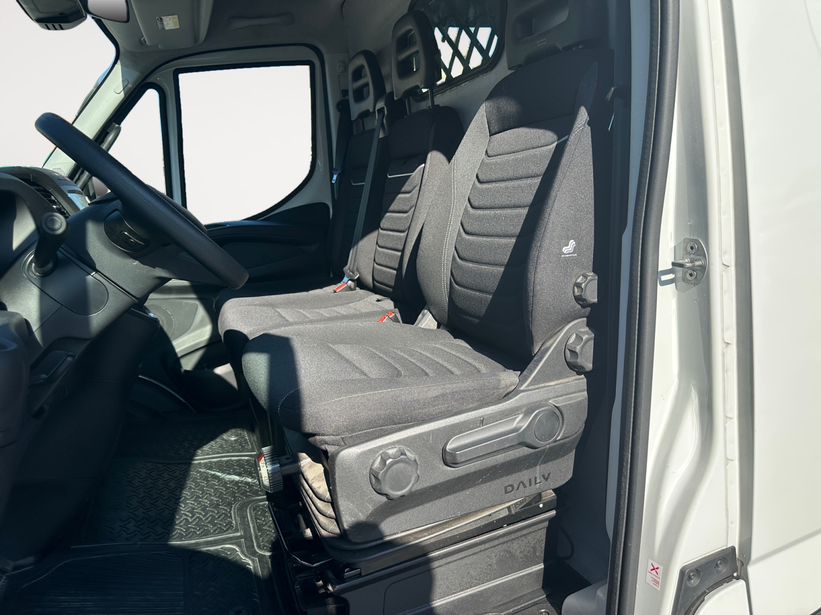 IVECO 35C18V Kasten-image-5