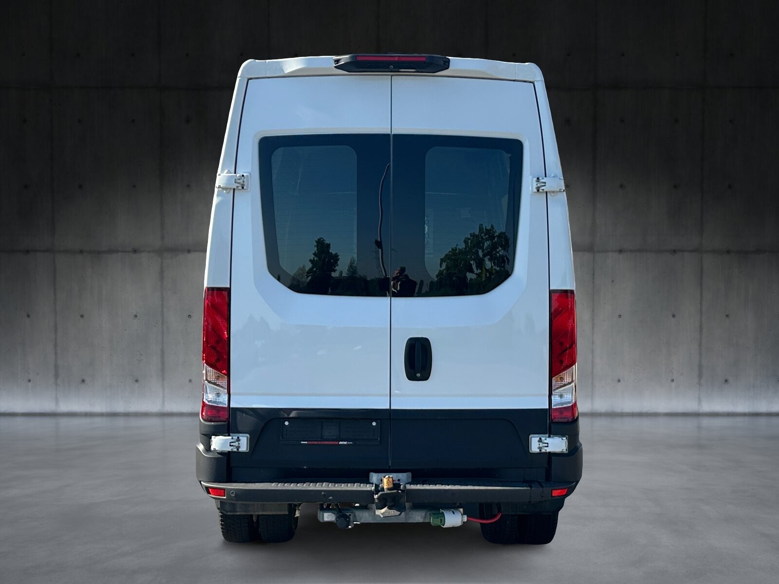 IVECO 35C18V Kasten-image-2
