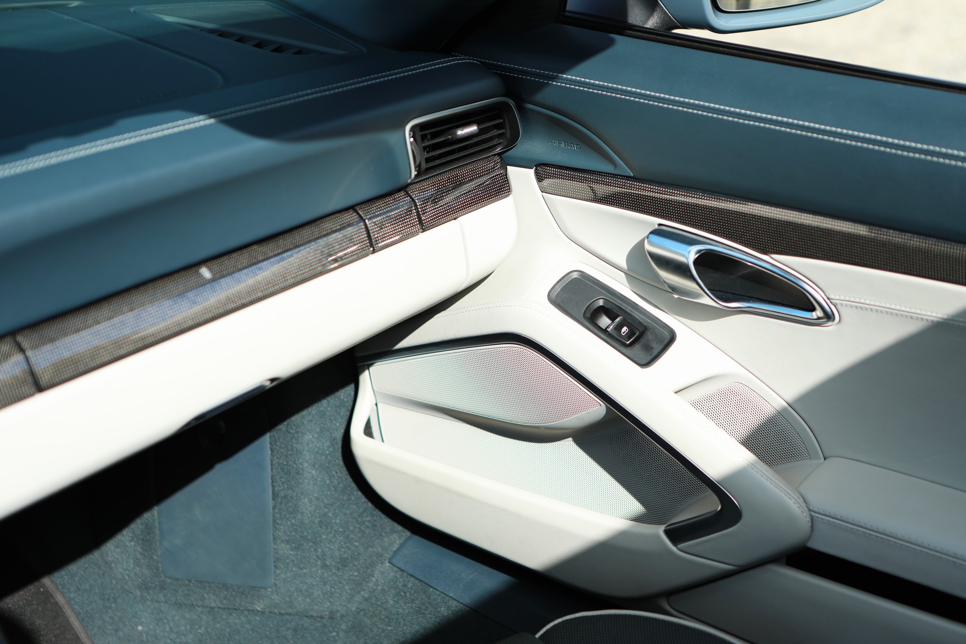 PORSCHE 911 Targa 4 PDK Exclusive - graphite blue-image-12