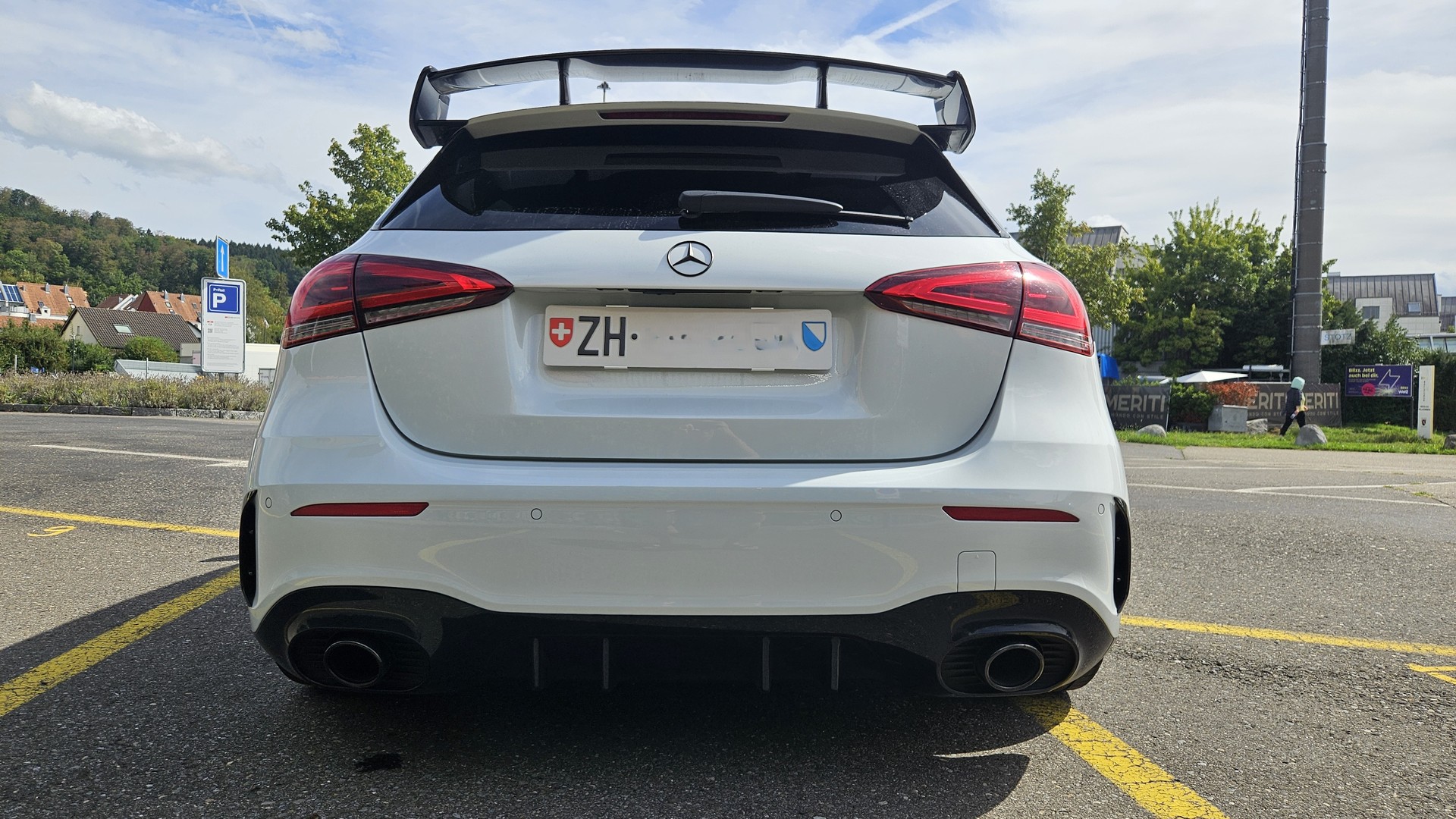 MERCEDES-BENZ A 35 AMG 4matic-image-2