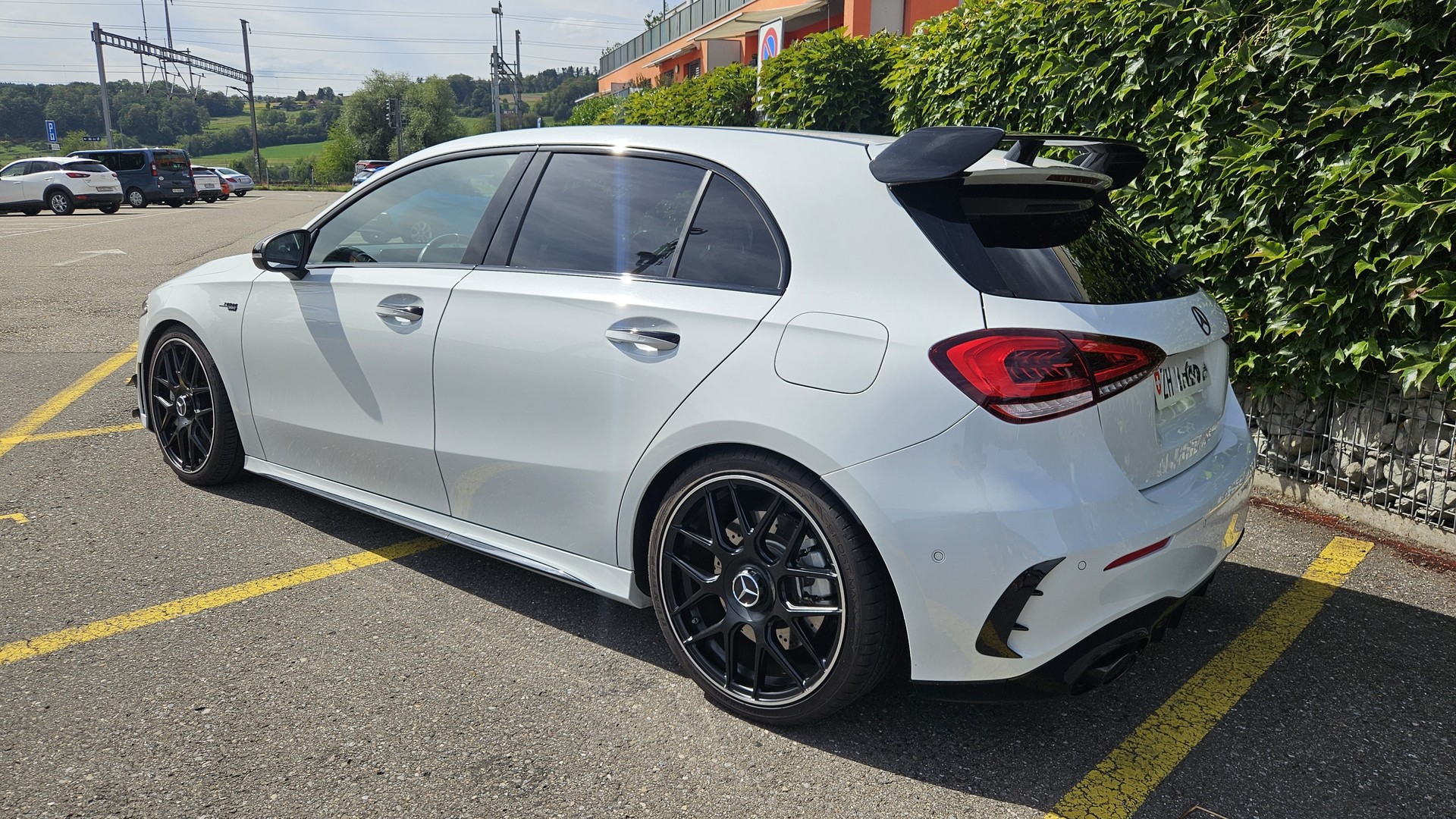 MERCEDES-BENZ A 35 AMG 4matic-image-1