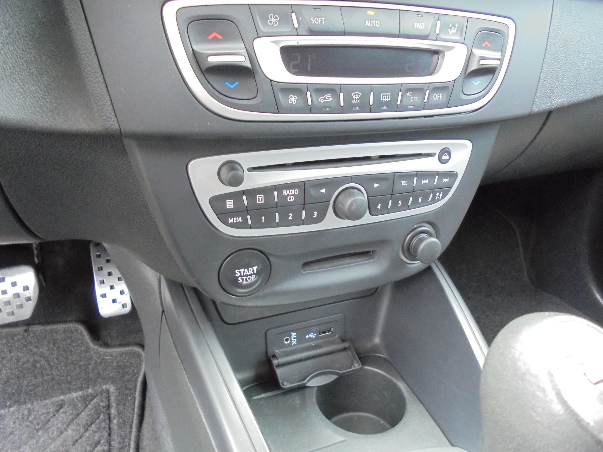 RENAULT Mégane Grandtour 2.0 16V GT-image-10