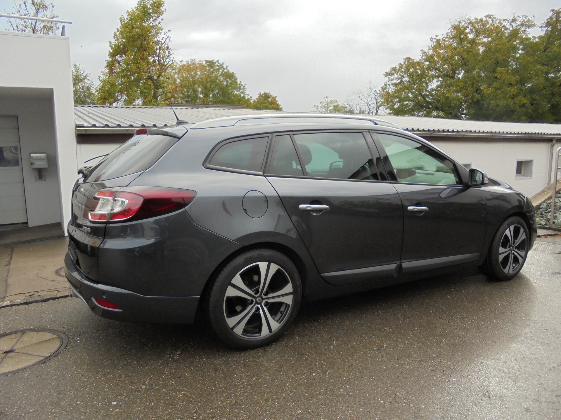 RENAULT Mégane Grandtour 2.0 16V GT-image-1