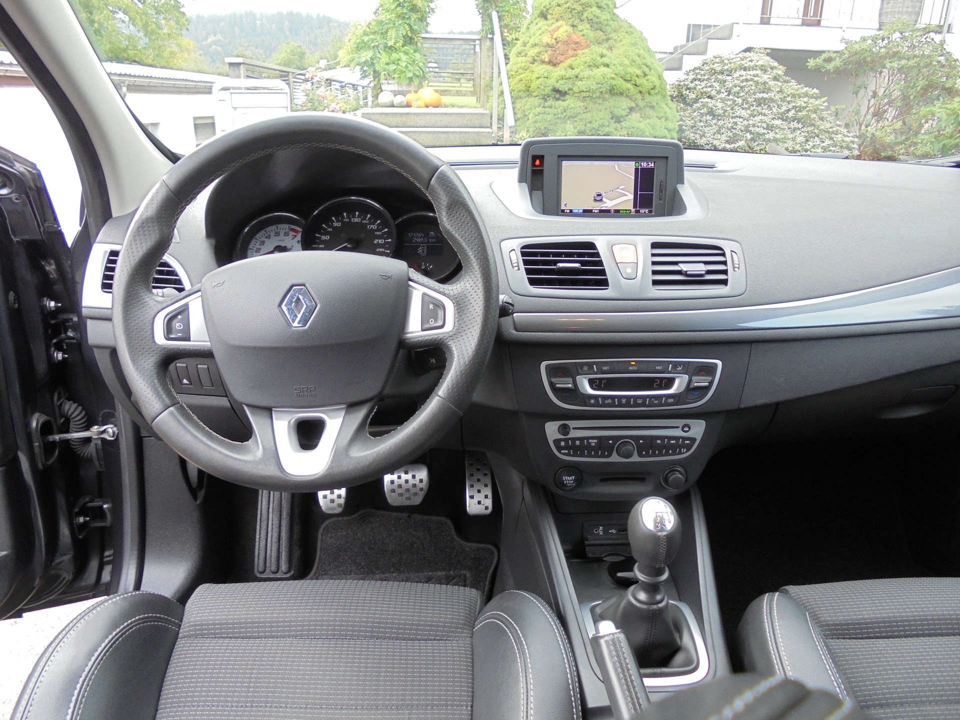 RENAULT Mégane Grandtour 2.0 16V GT-image-9