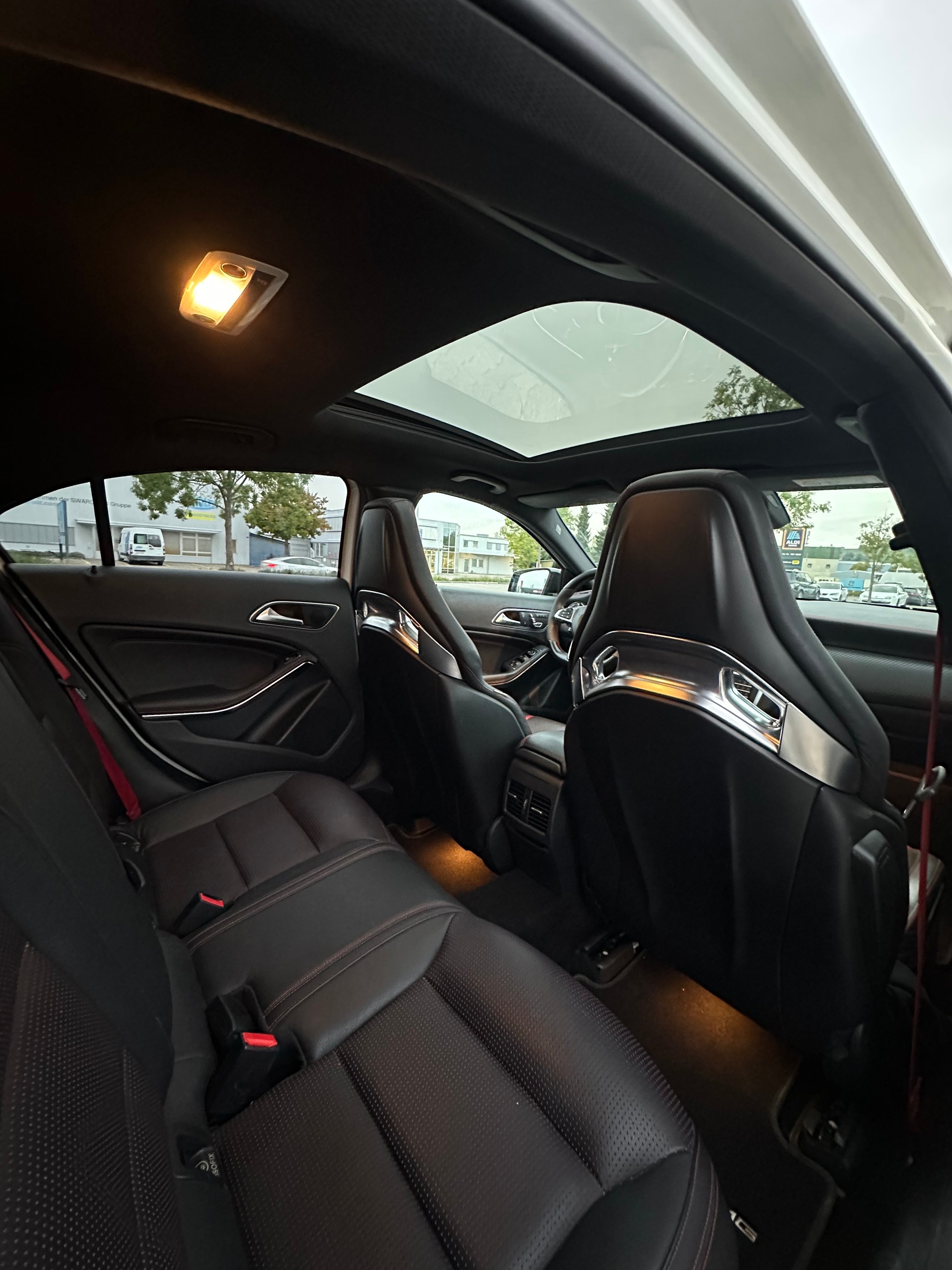MERCEDES-BENZ A 45 AMG 4m-image-4