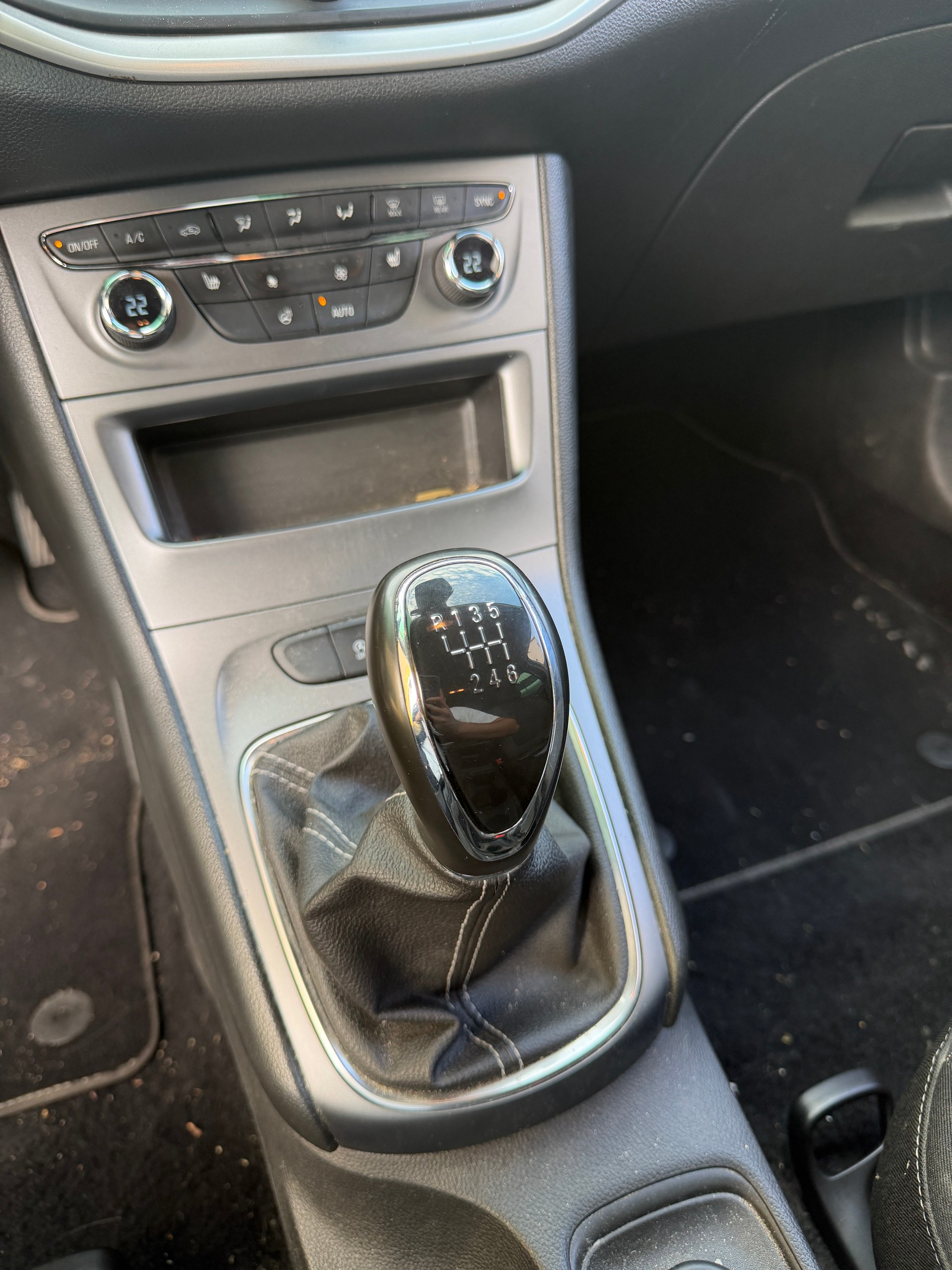 OPEL Astra Sports Tourer 1.2i Turbo Elegance-image-12