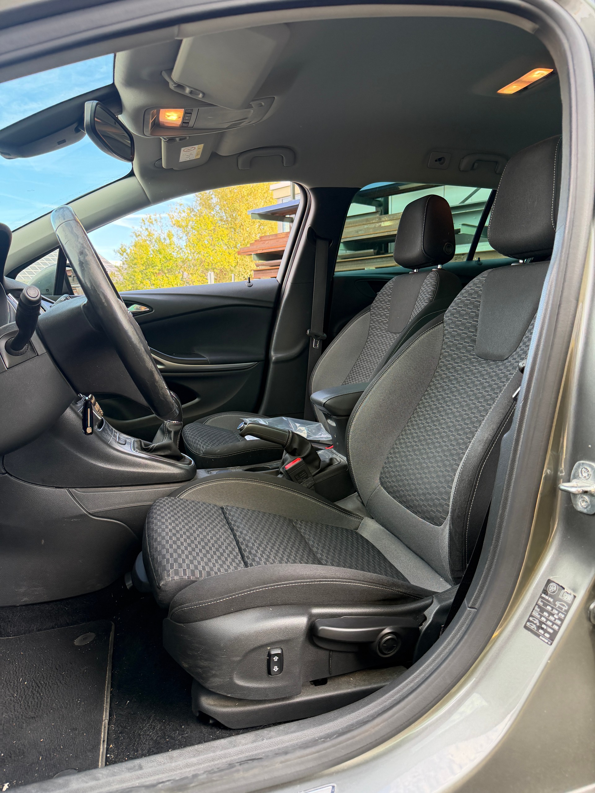 OPEL Astra Sports Tourer 1.2i Turbo Elegance-image-8