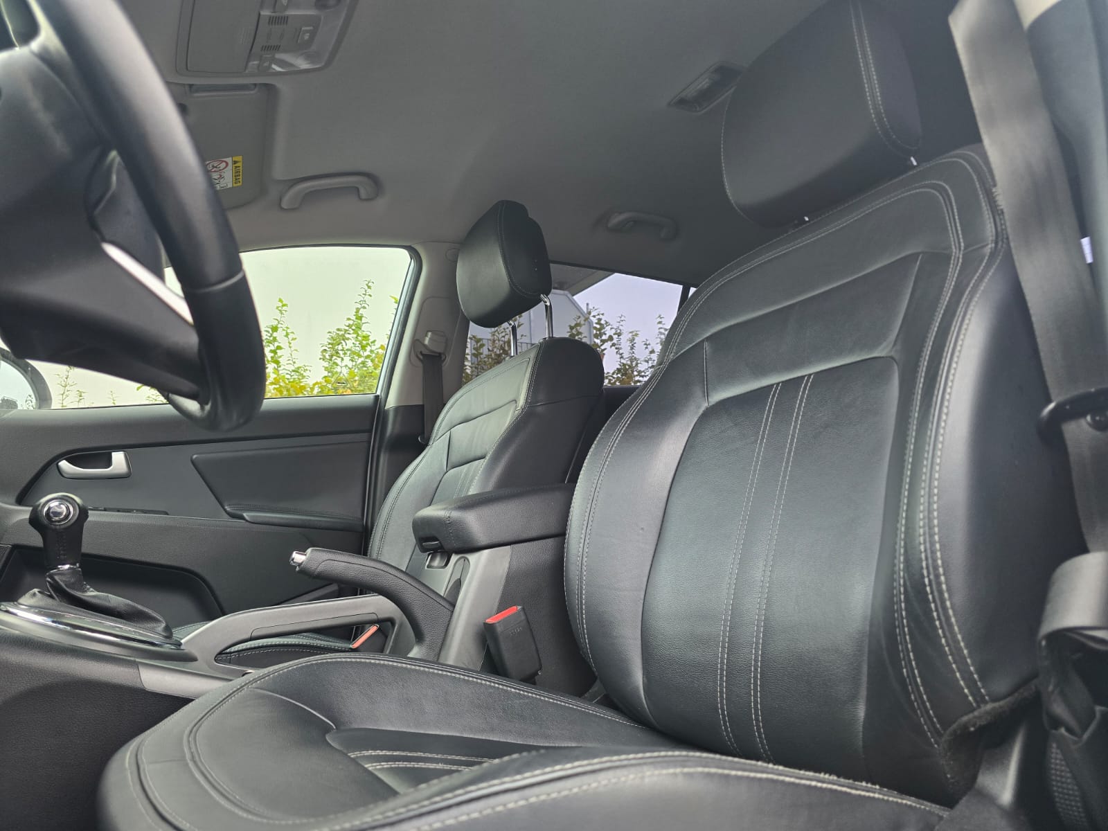 KIA Sportage 2.0 CRDi Style 4WD Automatic-image-7