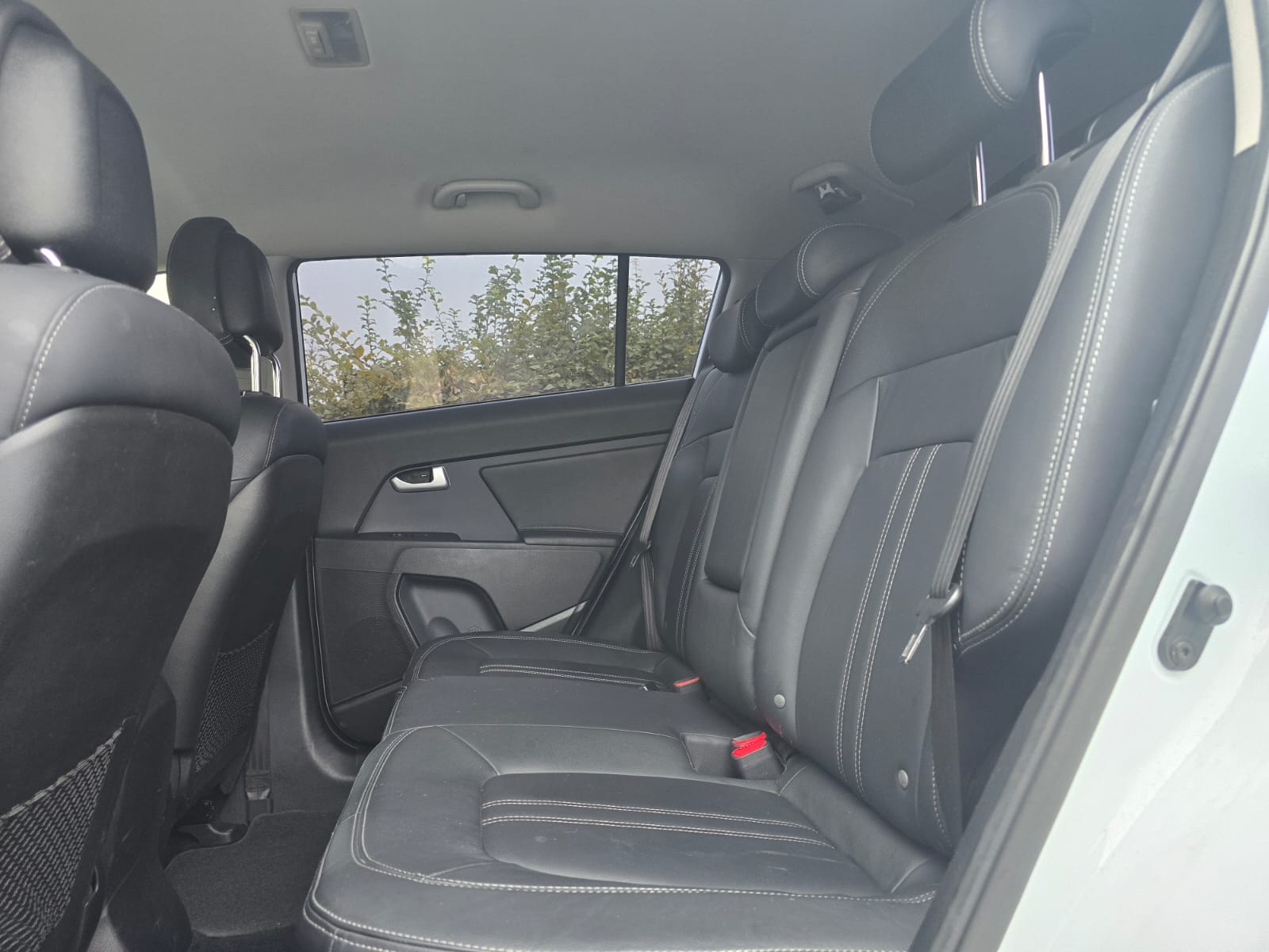 KIA Sportage 2.0 CRDi Style 4WD Automatic-image-4