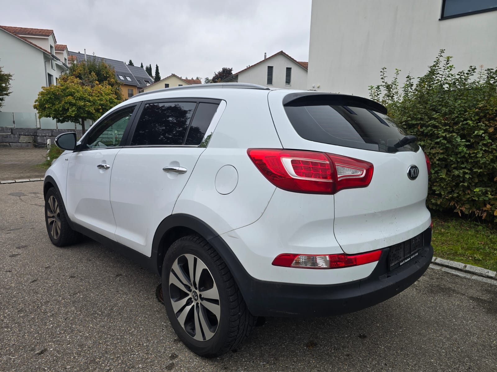 KIA Sportage 2.0 CRDi Style 4WD Automatic-image-1