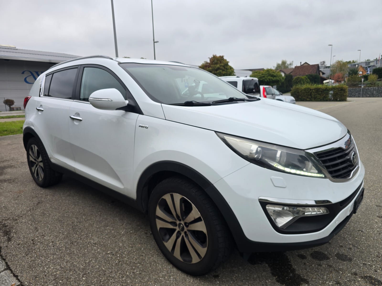 KIA Sportage 2.0 CRDi Style 4WD Automatic-image-2